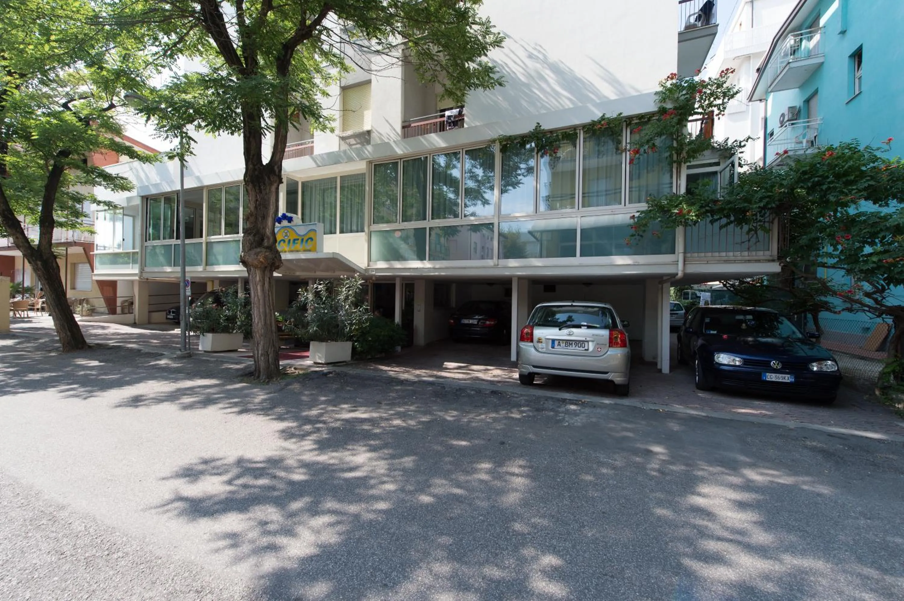 Facade/entrance in Hotel Pacific