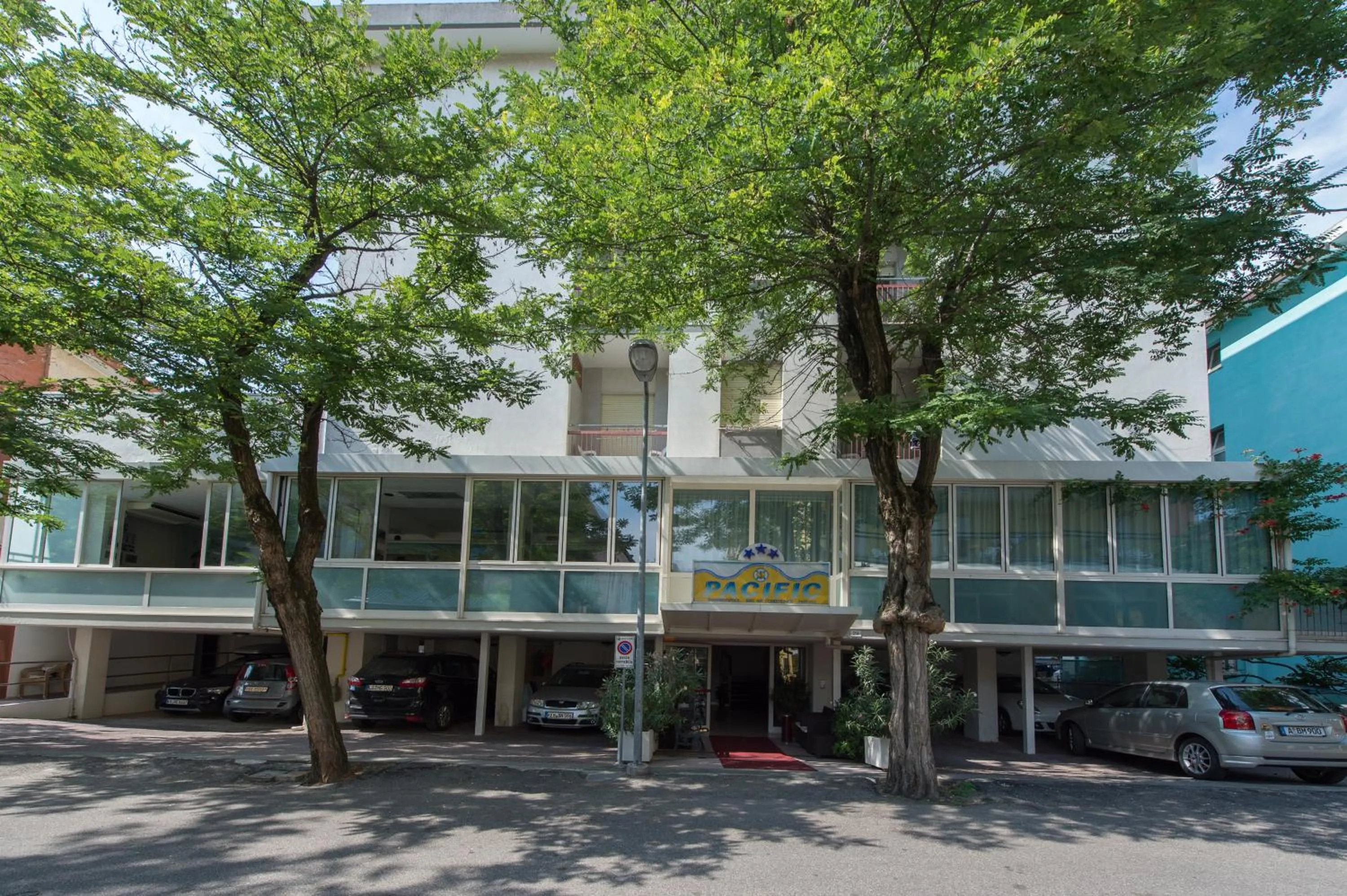 Facade/entrance in Hotel Pacific