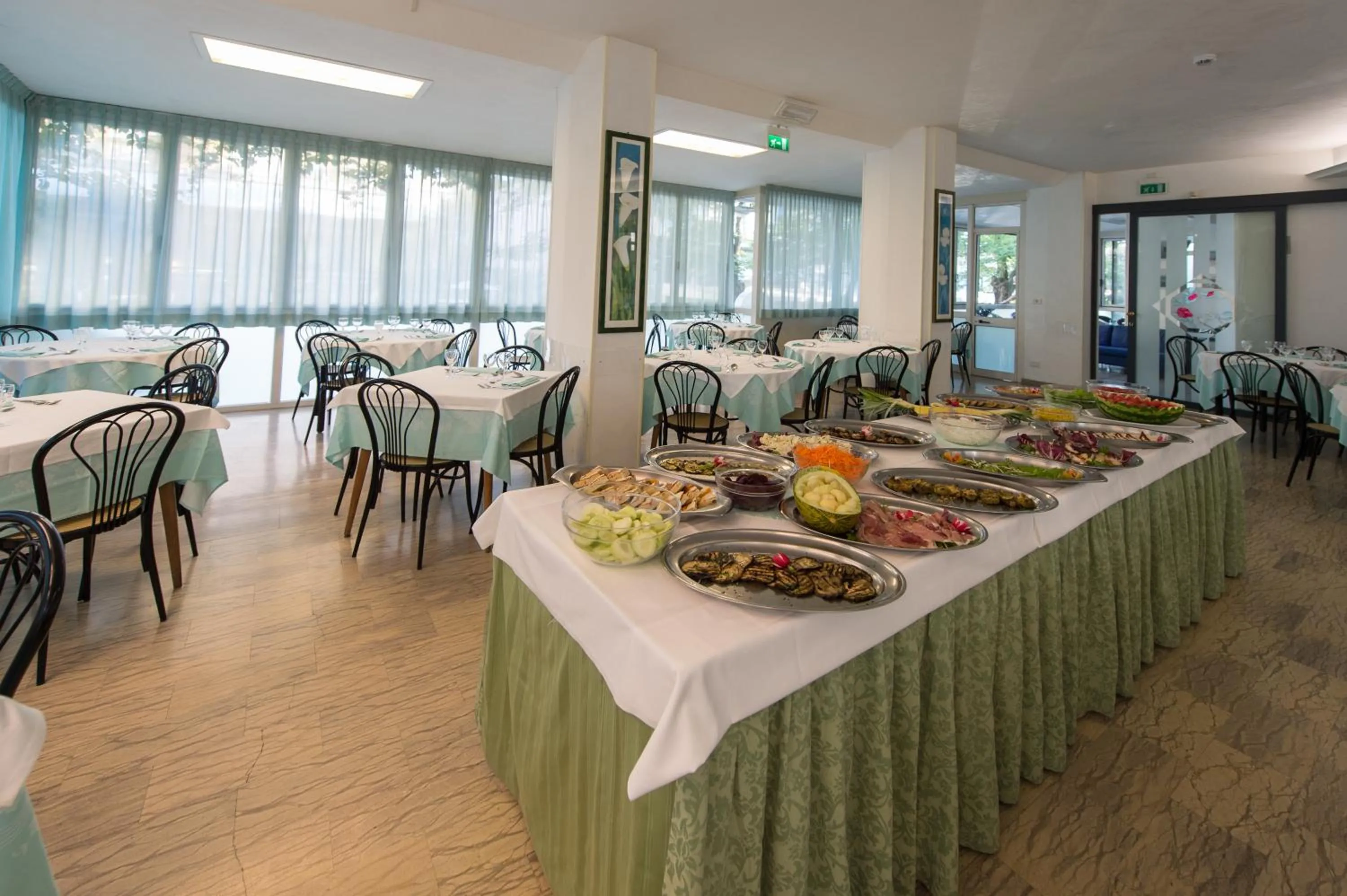 Restaurant/places to eat in Hotel Pacific