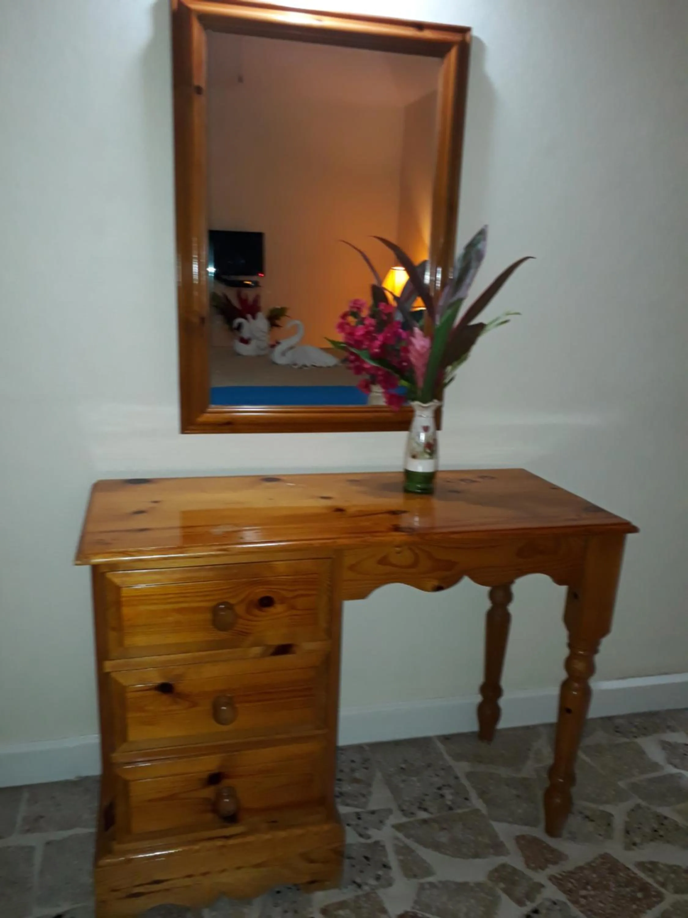 Decorative detail in Paradise Inn