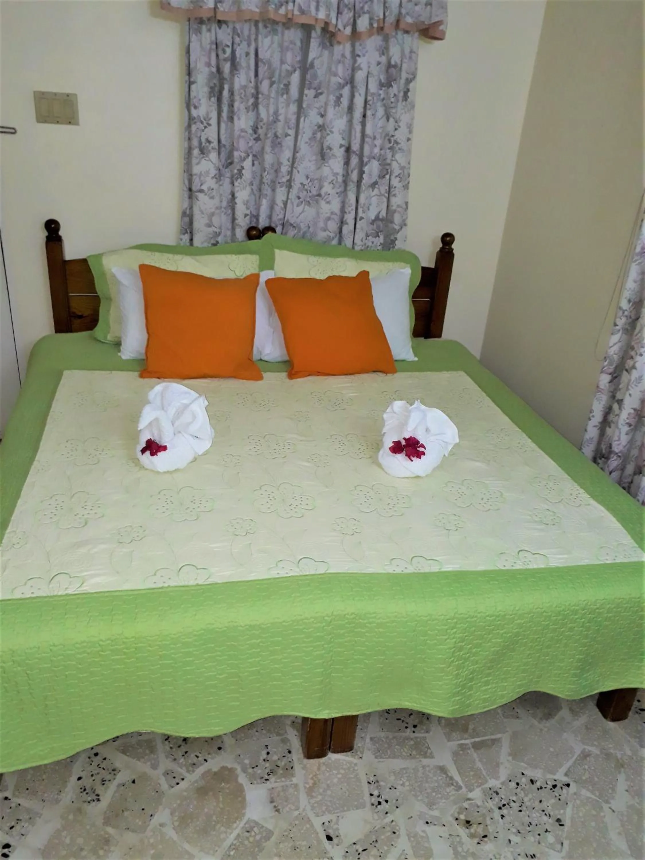 Bed in Paradise Inn