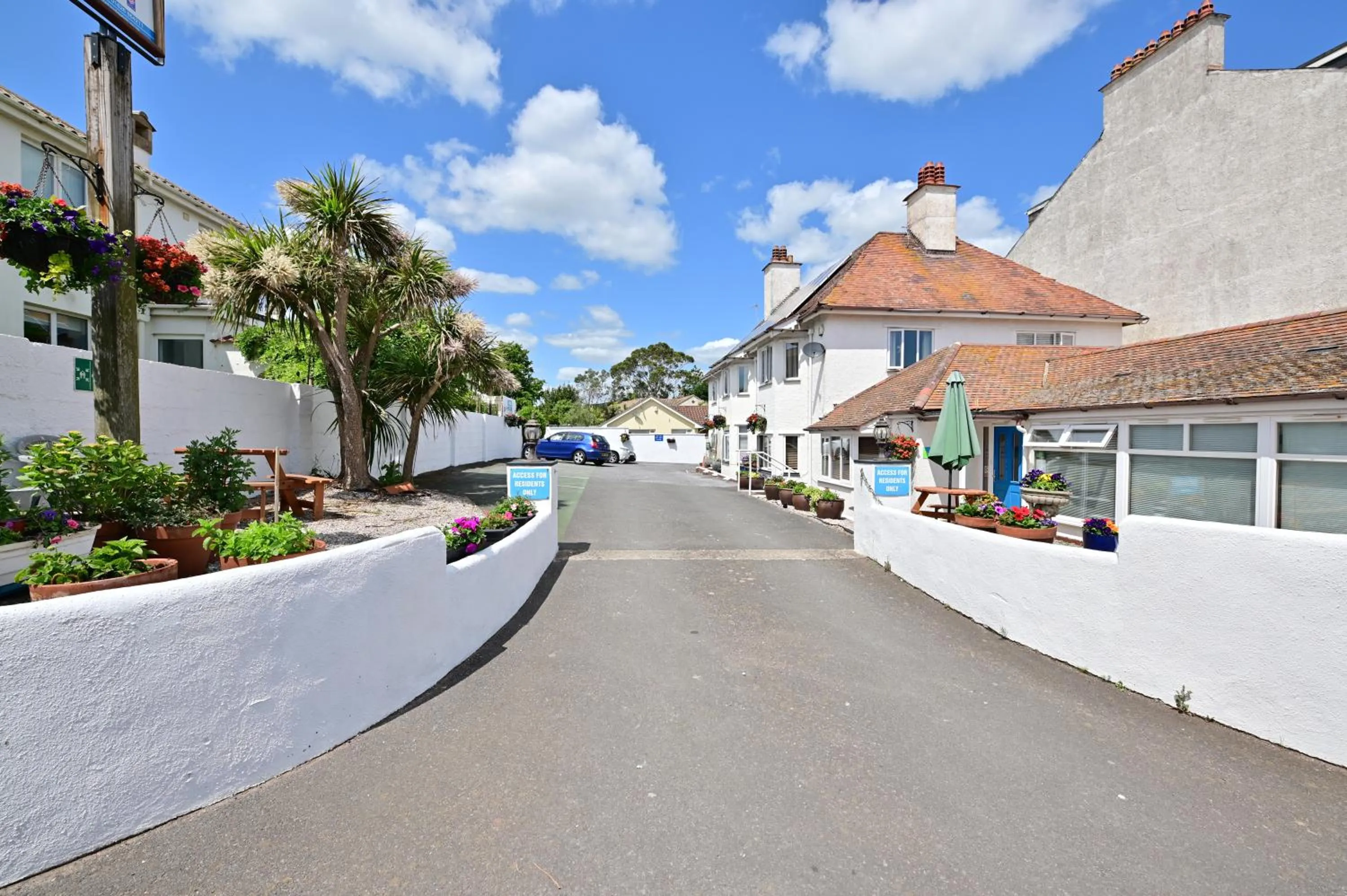 Facade/entrance in Lyme Bay House
