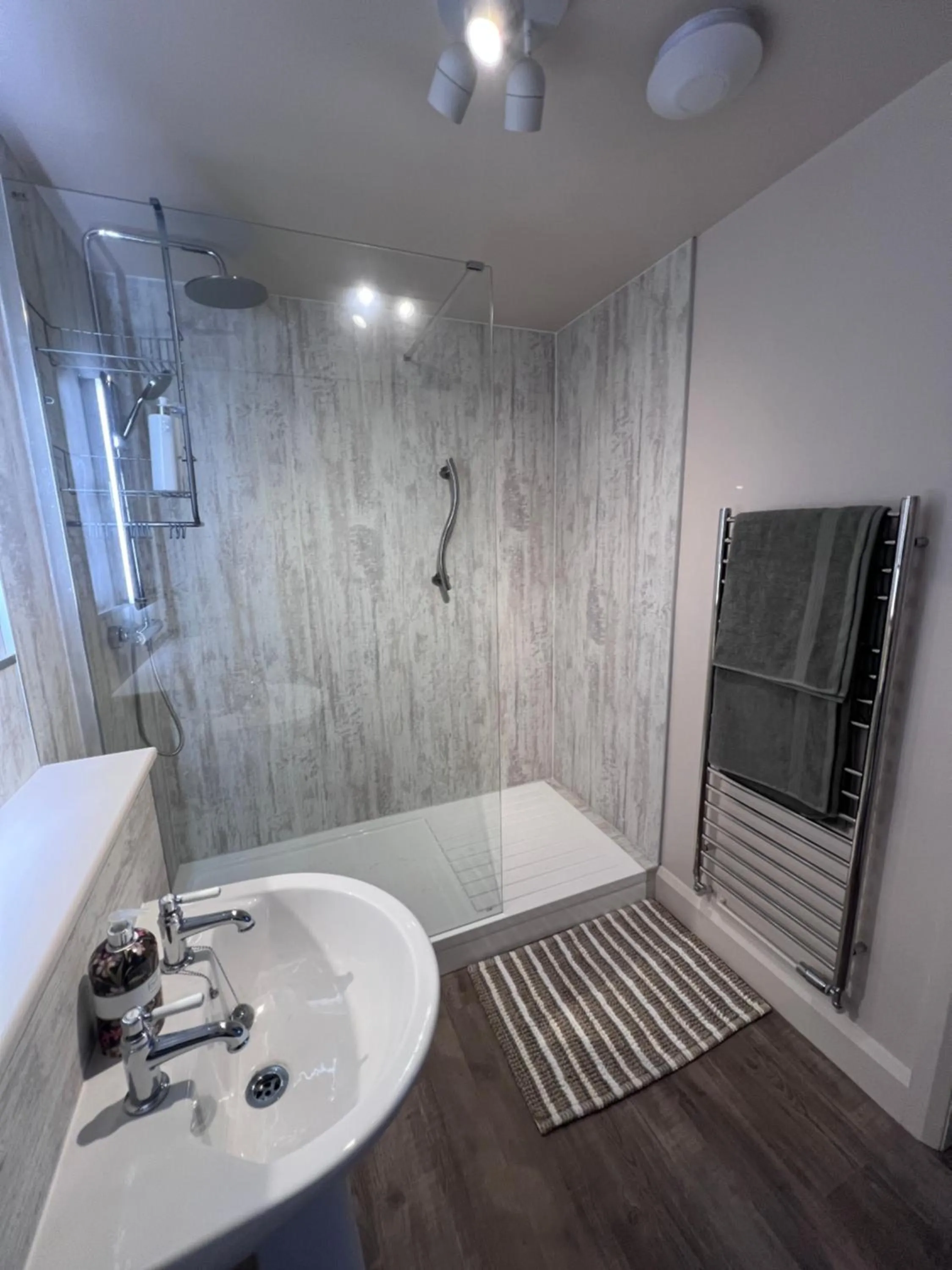 Bathroom in Orchard Side Bed and Breakfast