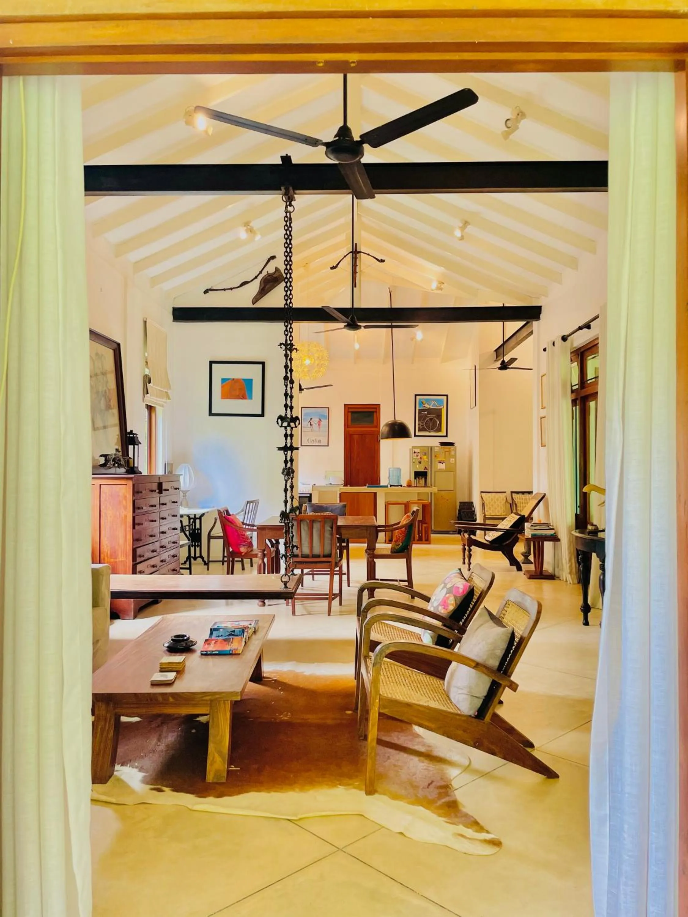 Living room in Aavya Cove Villas by Aahaasa