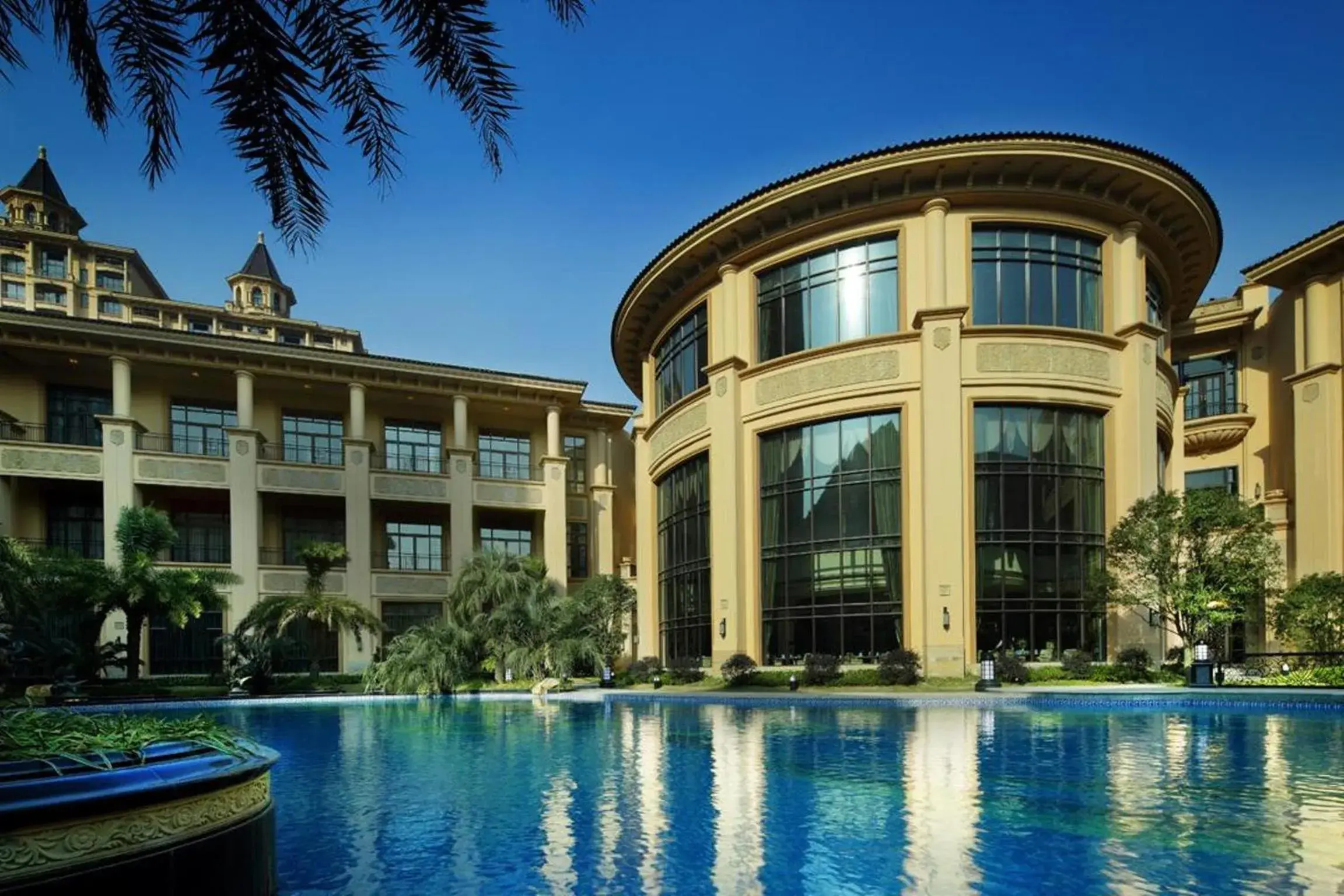 Facade/entrance in Chateau Star River Shanghai Minhang Facade/entrance in Chateau Star River Shanghai Minhang