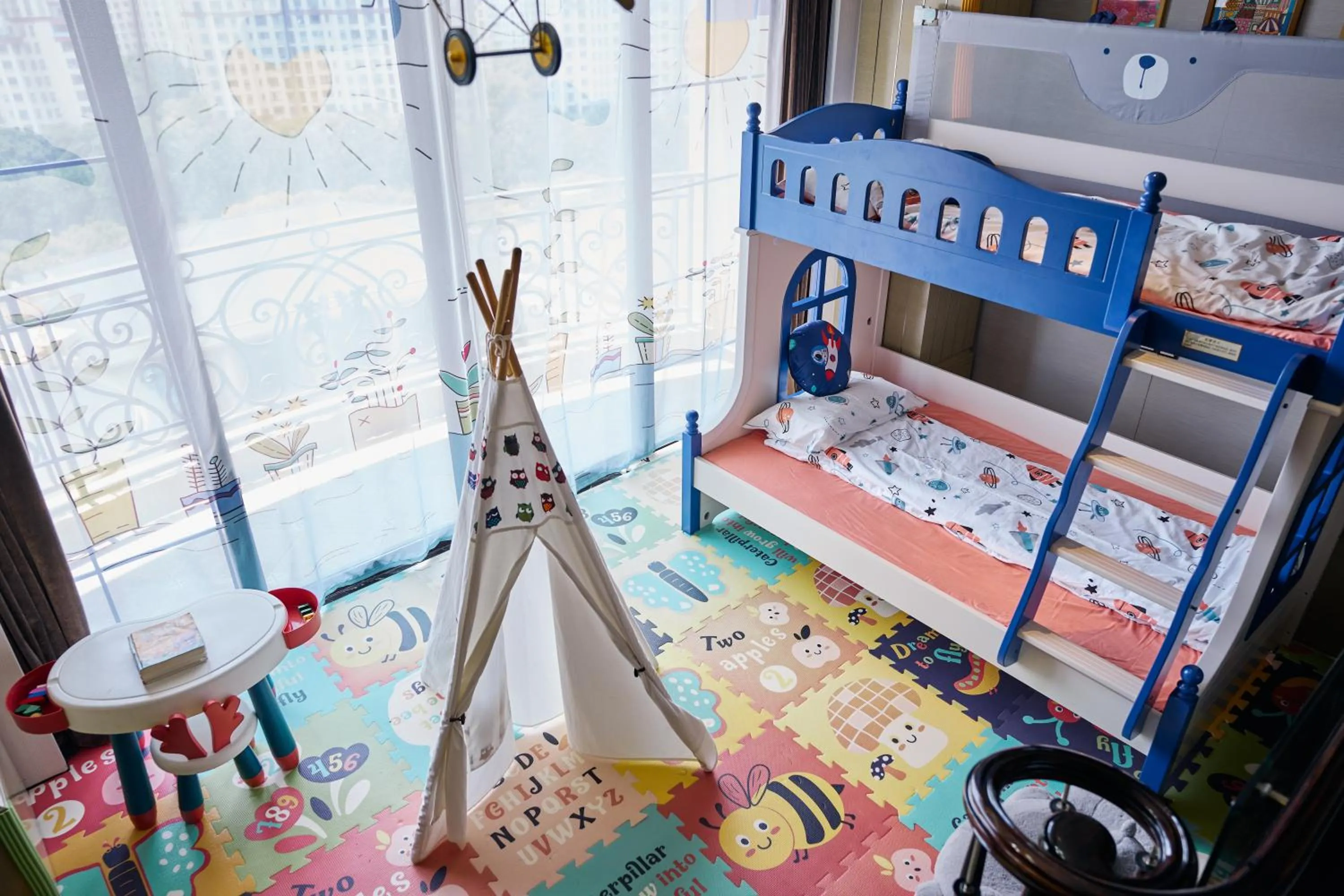 bunk bed, Bed in Chateau Star River Shanghai Minhang