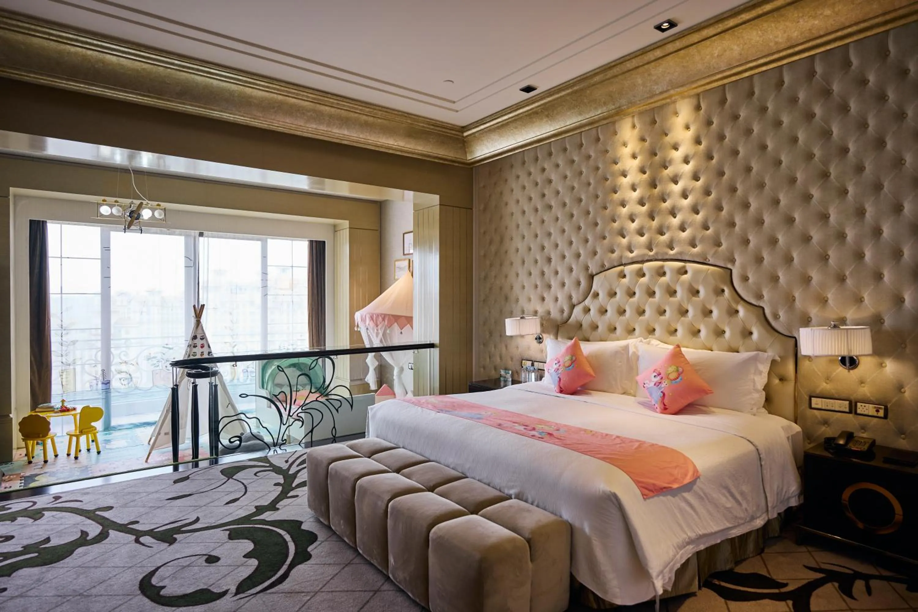 Bed in Chateau Star River Shanghai Minhang