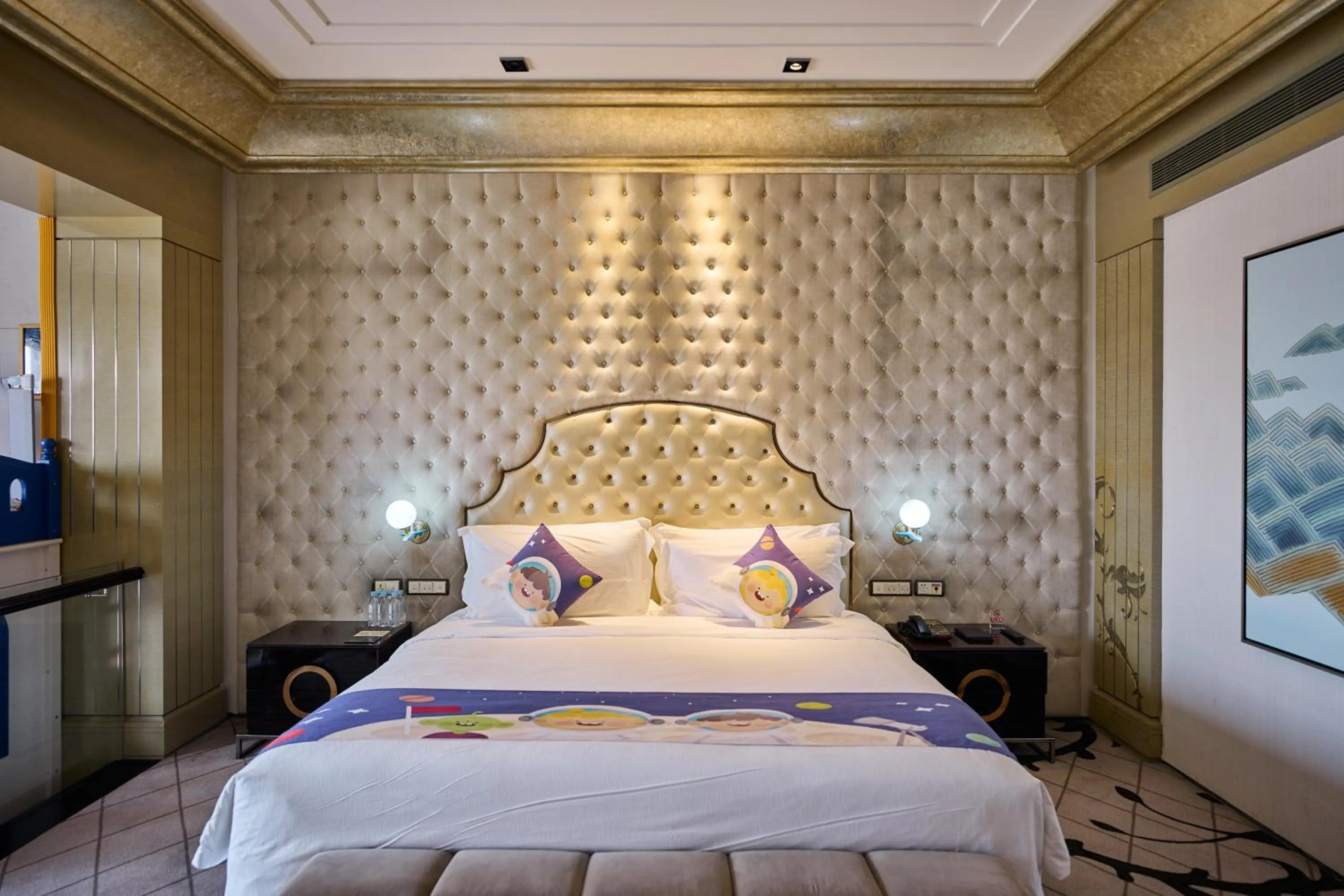 Bed in Chateau Star River Shanghai Minhang