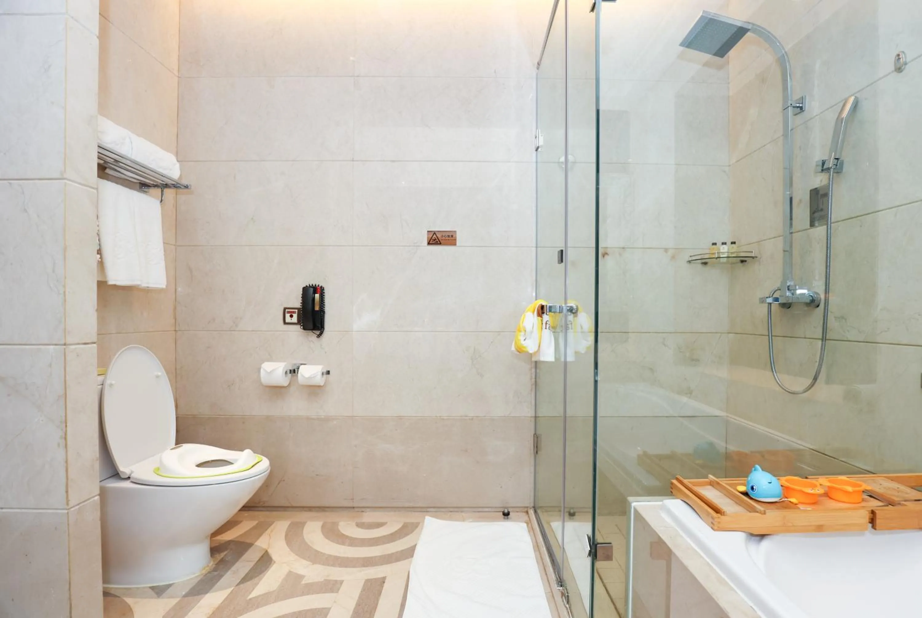 Shower in Chateau Star River Shanghai Minhang