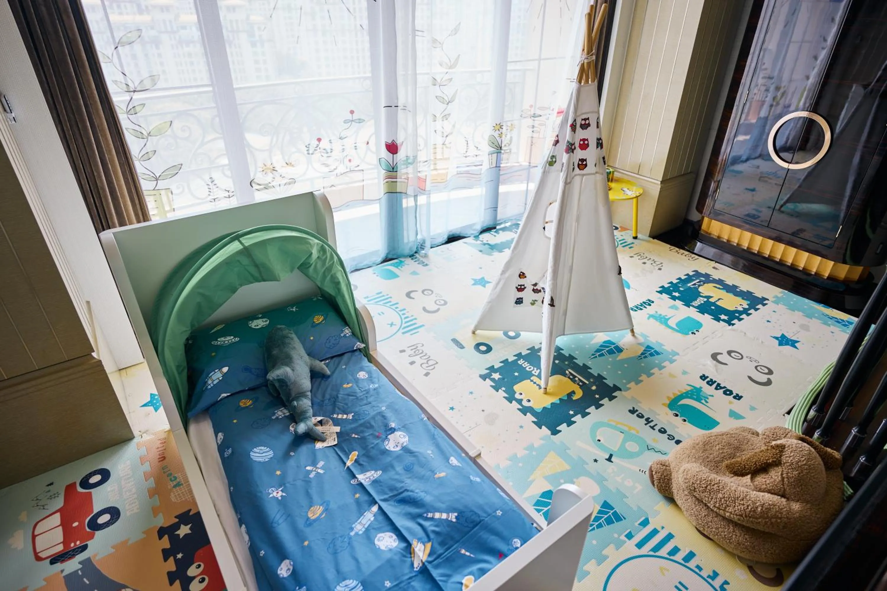 bunk bed in Chateau Star River Shanghai Minhang