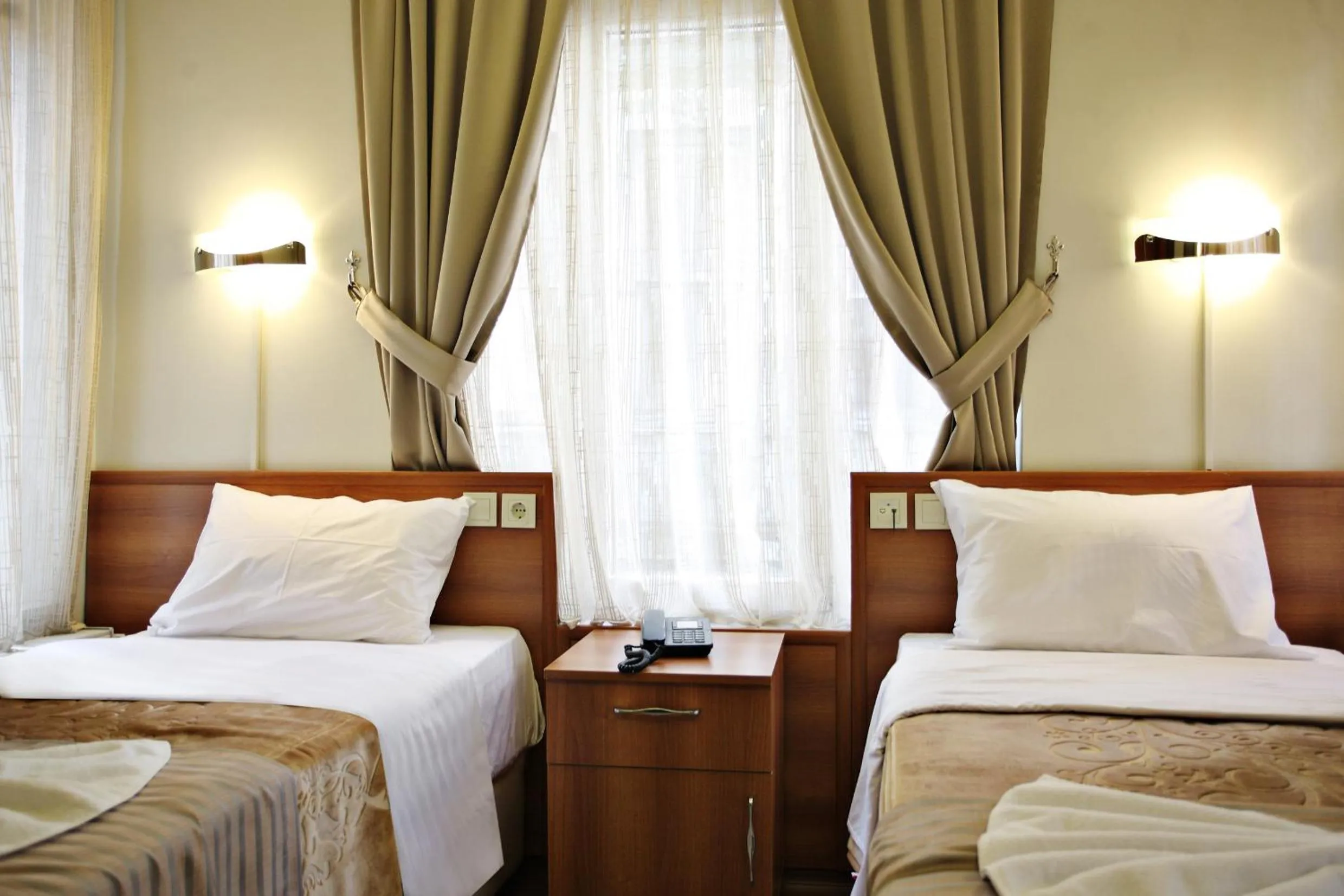 Photo of the whole room, Bed in Taksim Palace Hotel