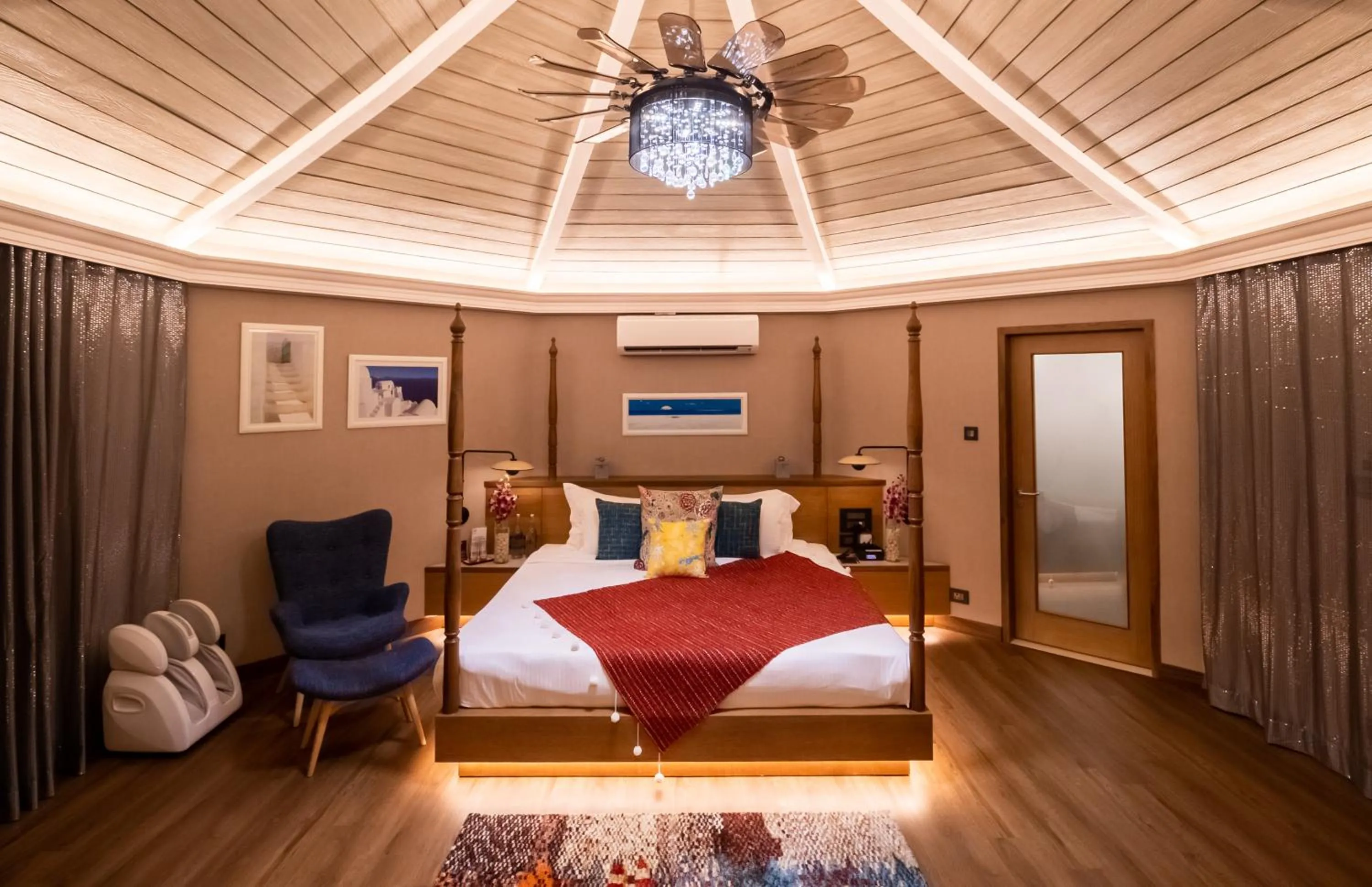 Bed in Planet Hollywood Beach Resort Goa