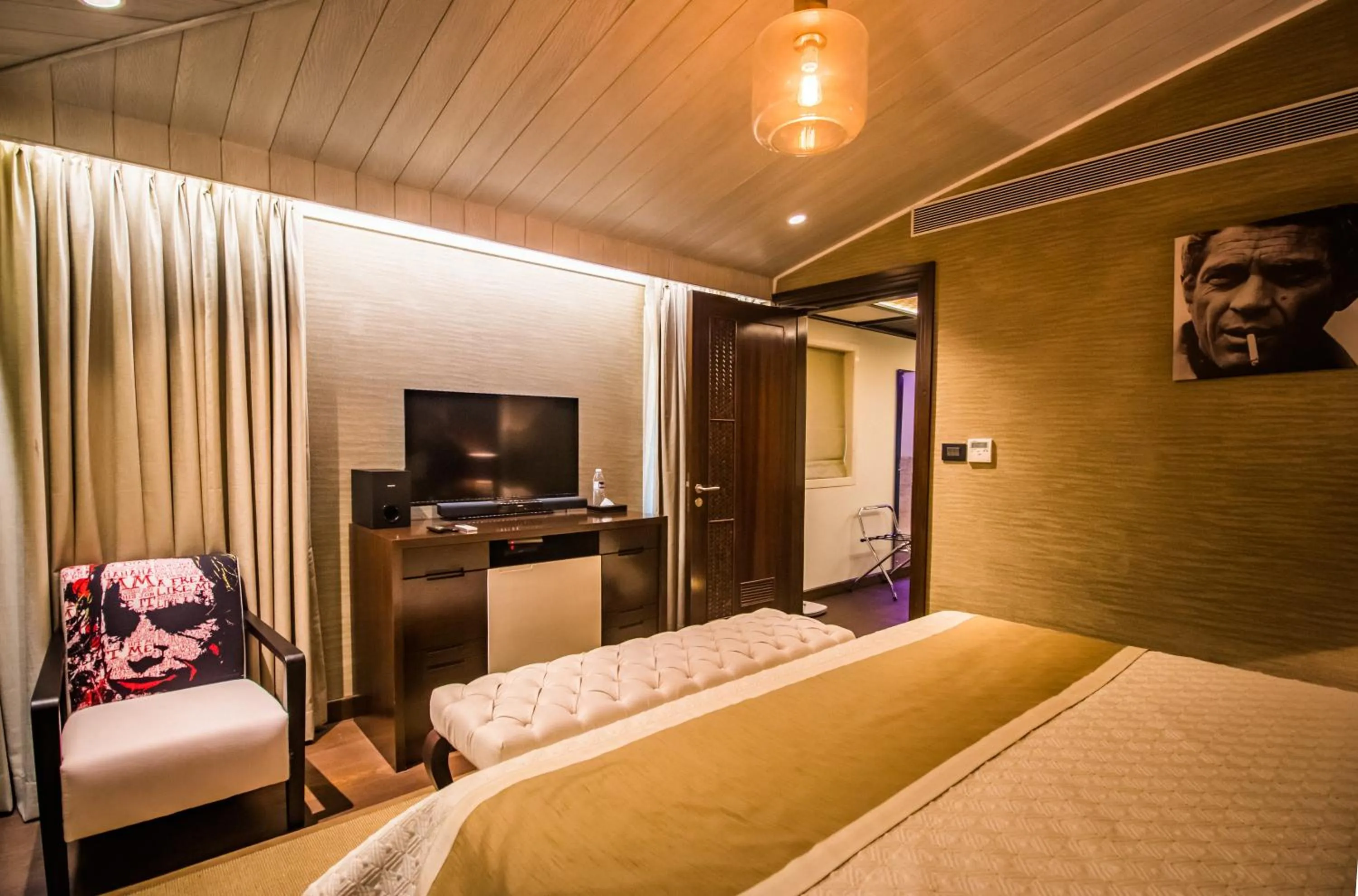 Bedroom, Bed in Planet Hollywood Beach Resort Goa