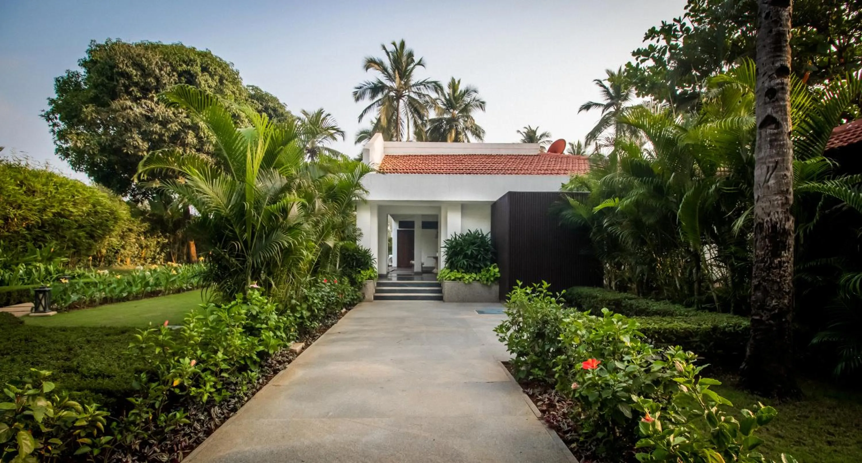 Garden in Planet Hollywood Beach Resort Goa