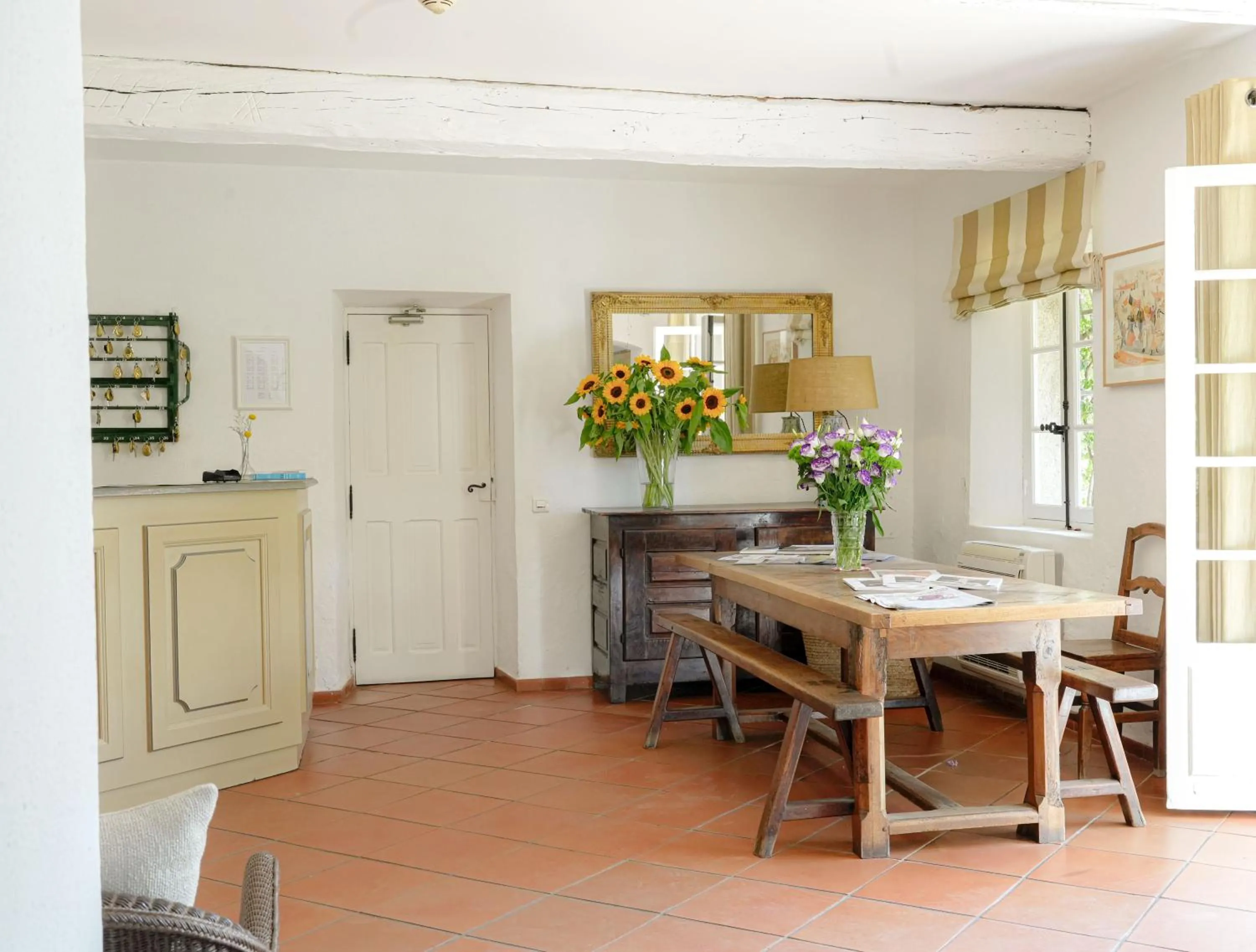 Lobby or reception in Hôtel La Figuière