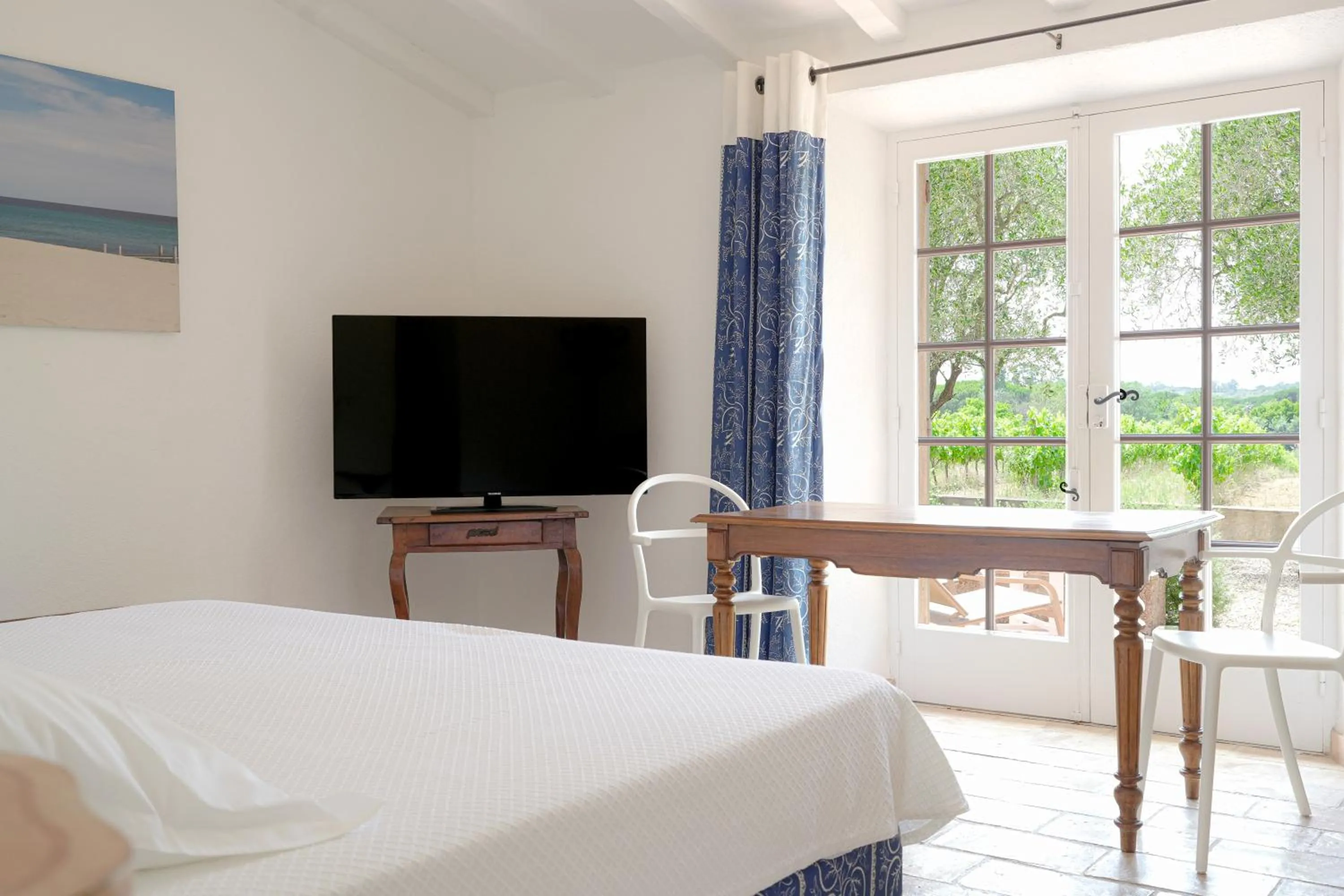 Bed in Hôtel La Figuière