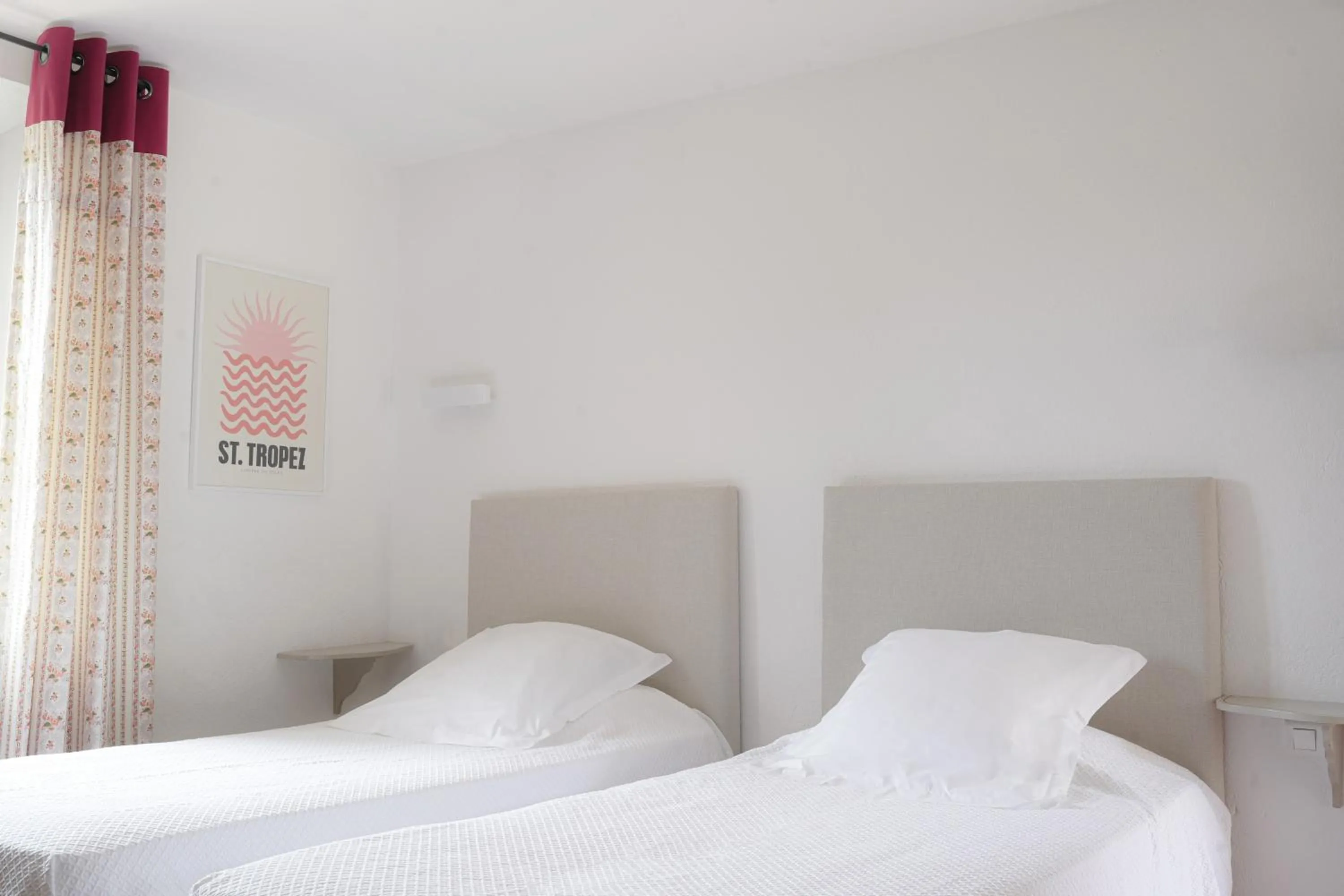 Bed in Hôtel La Figuière