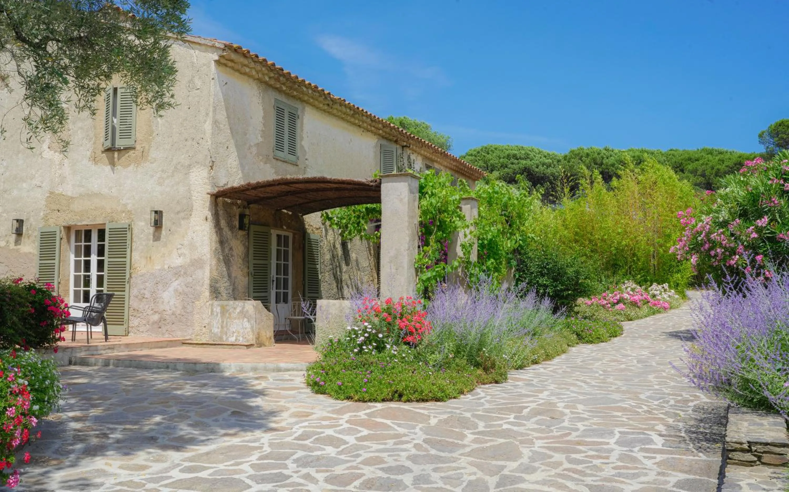 Property building in Hôtel La Figuière