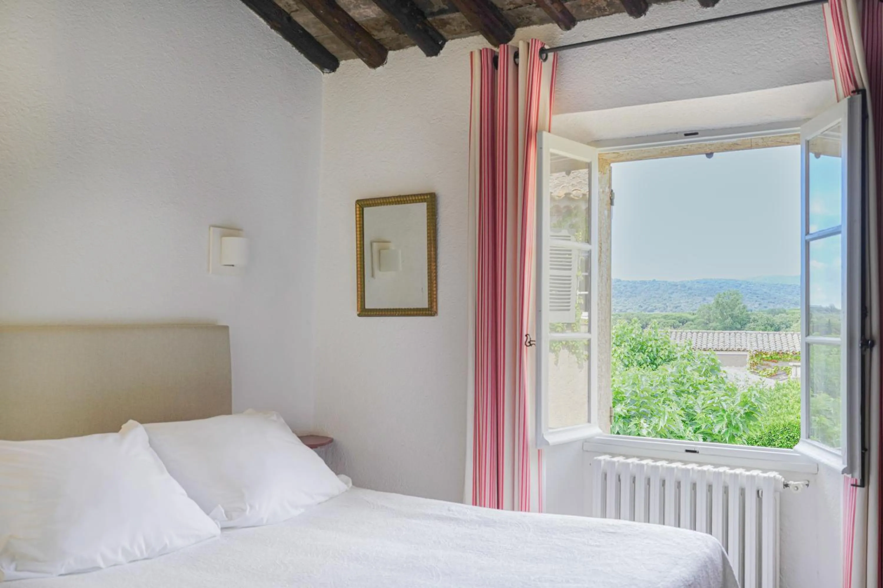Photo of the whole room, Bed in Hôtel La Figuière
