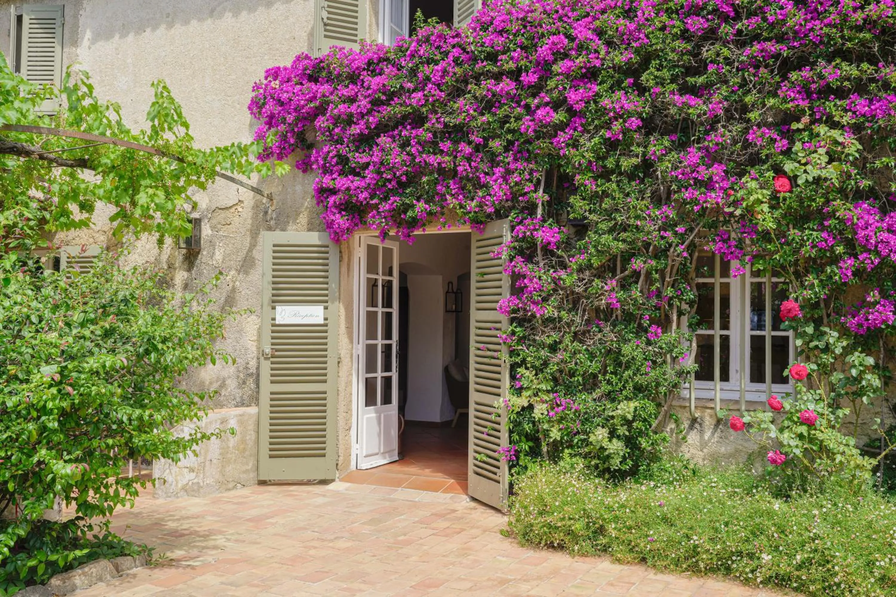 Facade/entrance in Hôtel La Figuière