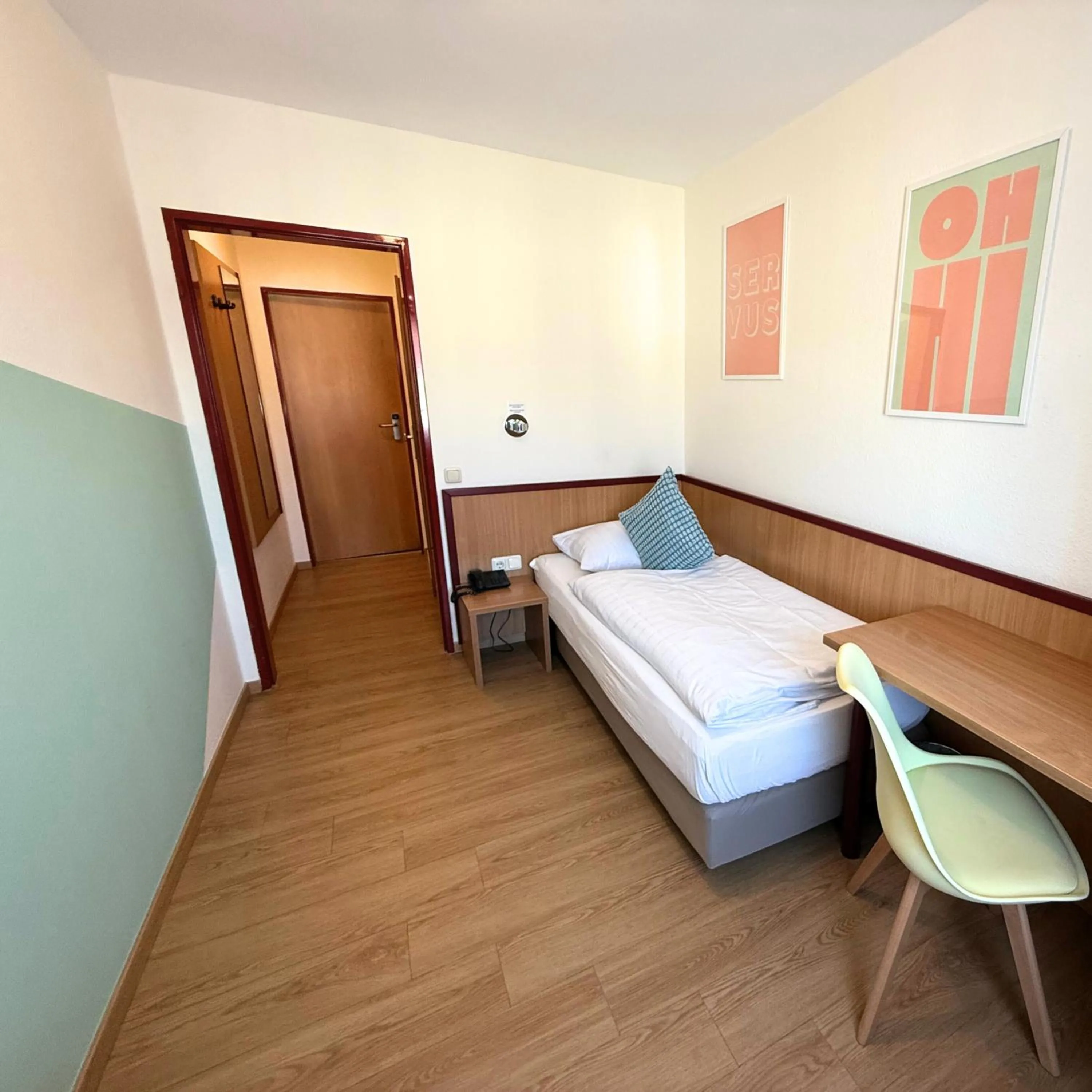 Photo of the whole room, Bed in Colourful Hotel
