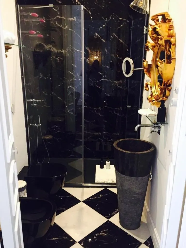 Bathroom in Purple Dog Suites