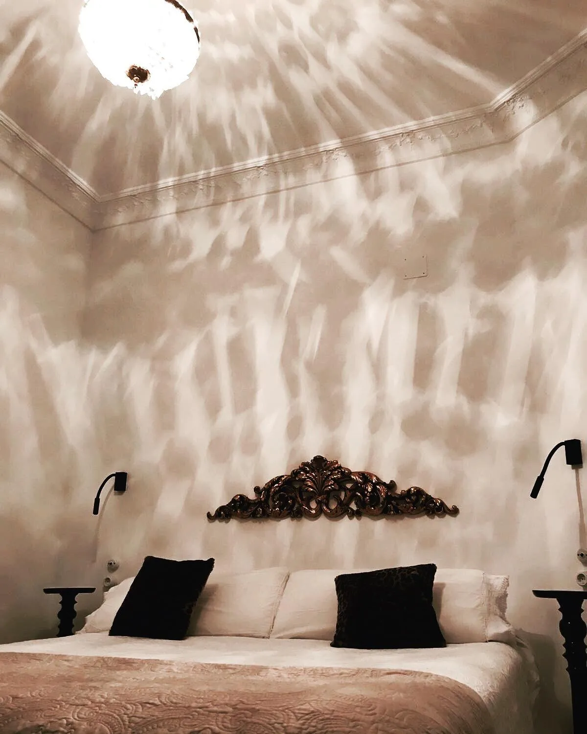 Bedroom, Bed in Purple Dog Suites