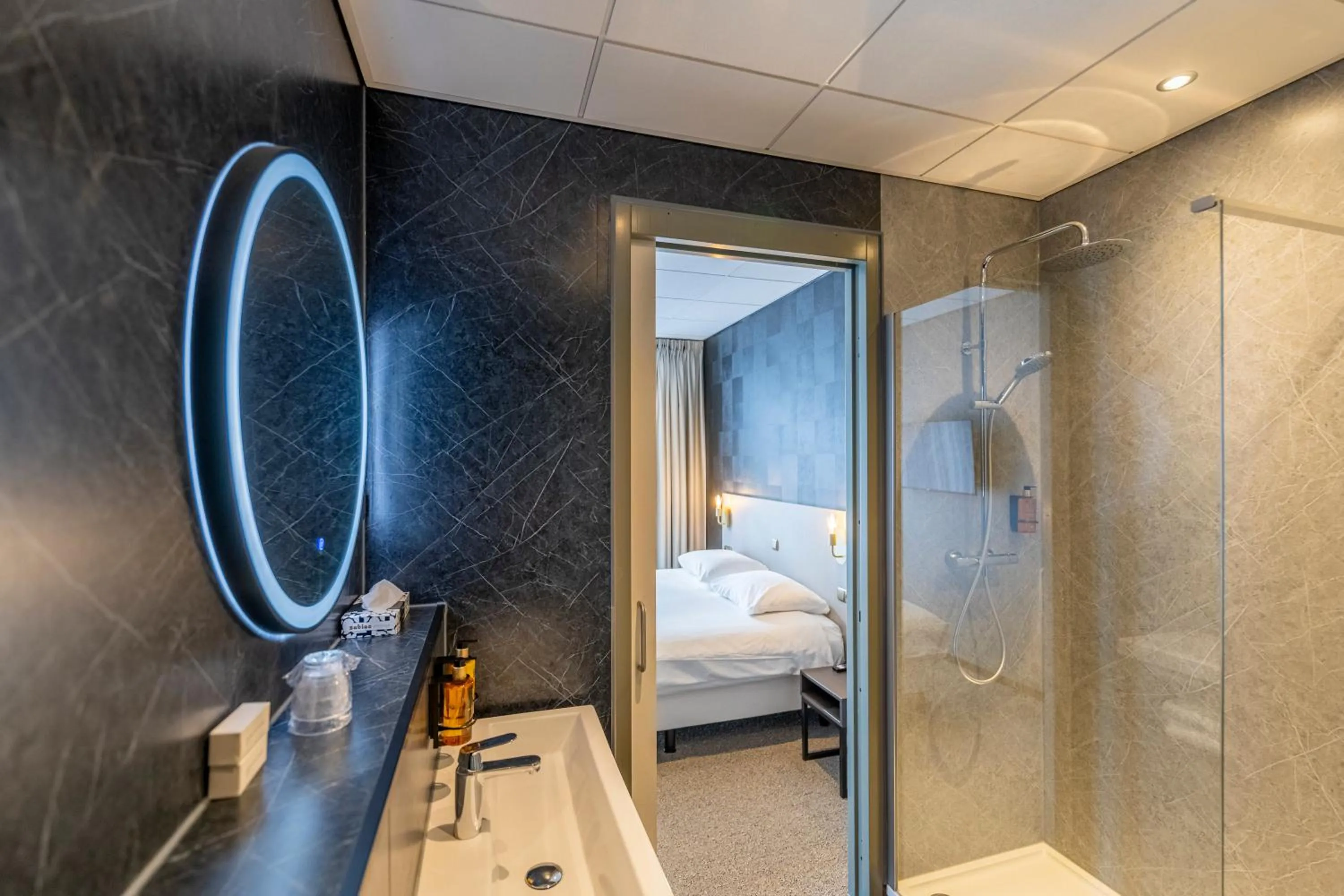Shower, Bed in Parkhotel Horst - Venlo