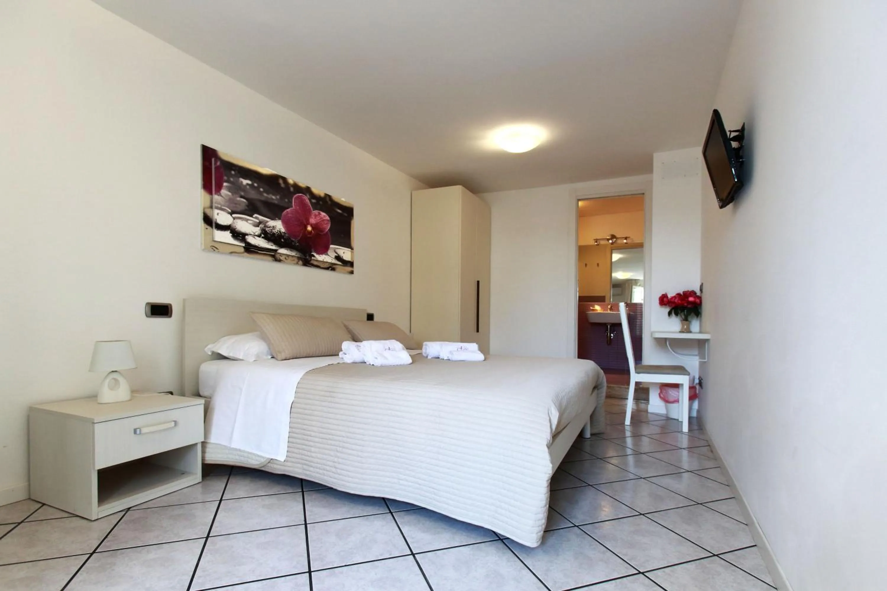 Photo of the whole room, Bed in B&B A casa di amici