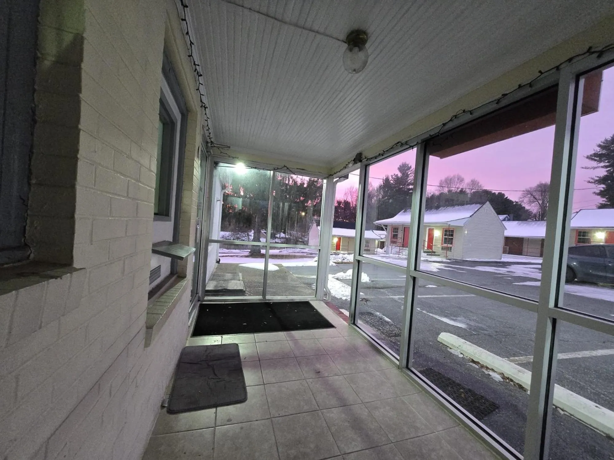 Facade/entrance in Skyline Motel by Belvilla Waynesboro US 250