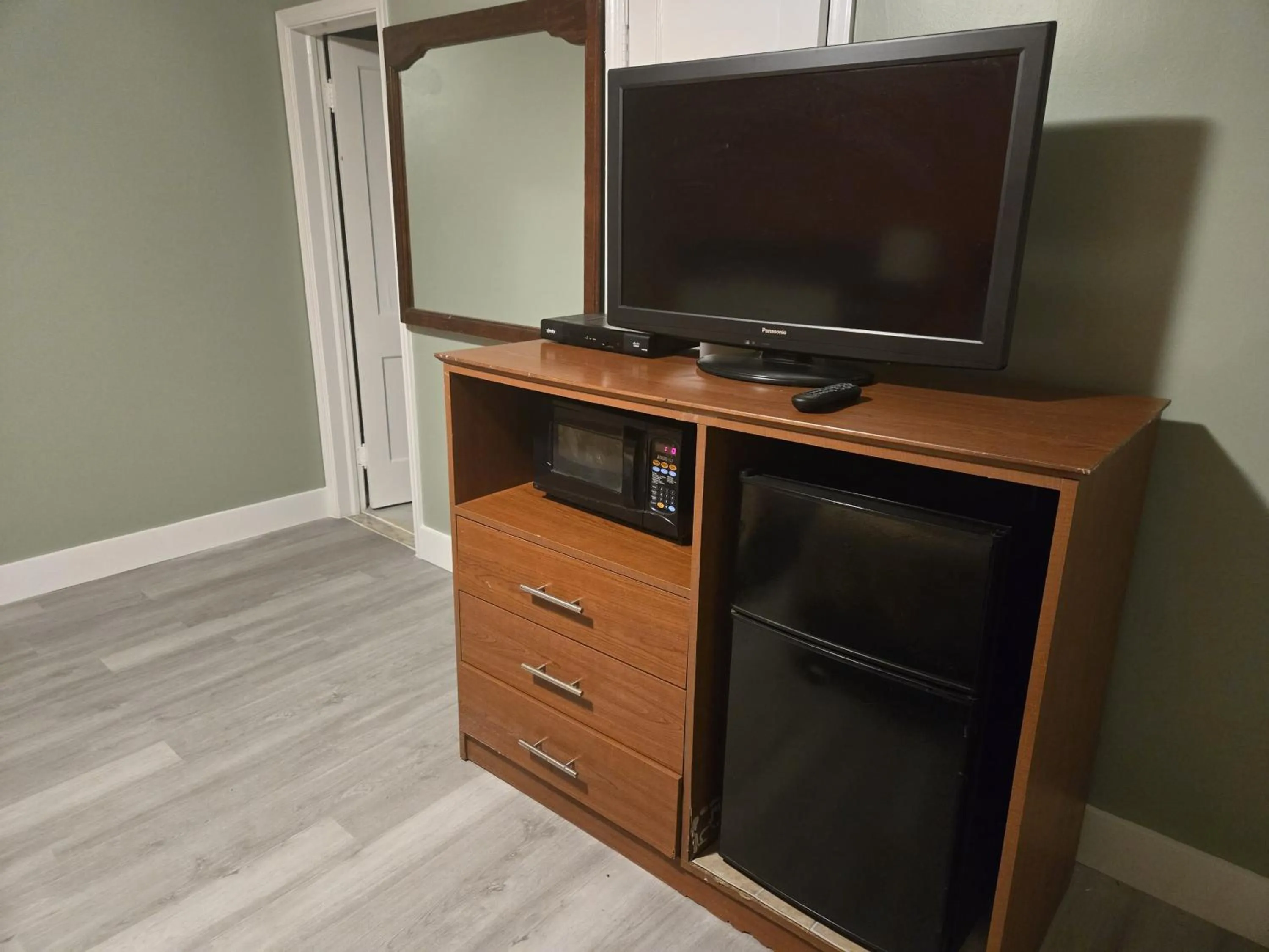 Bedroom in Skyline Motel by Belvilla Waynesboro US 250