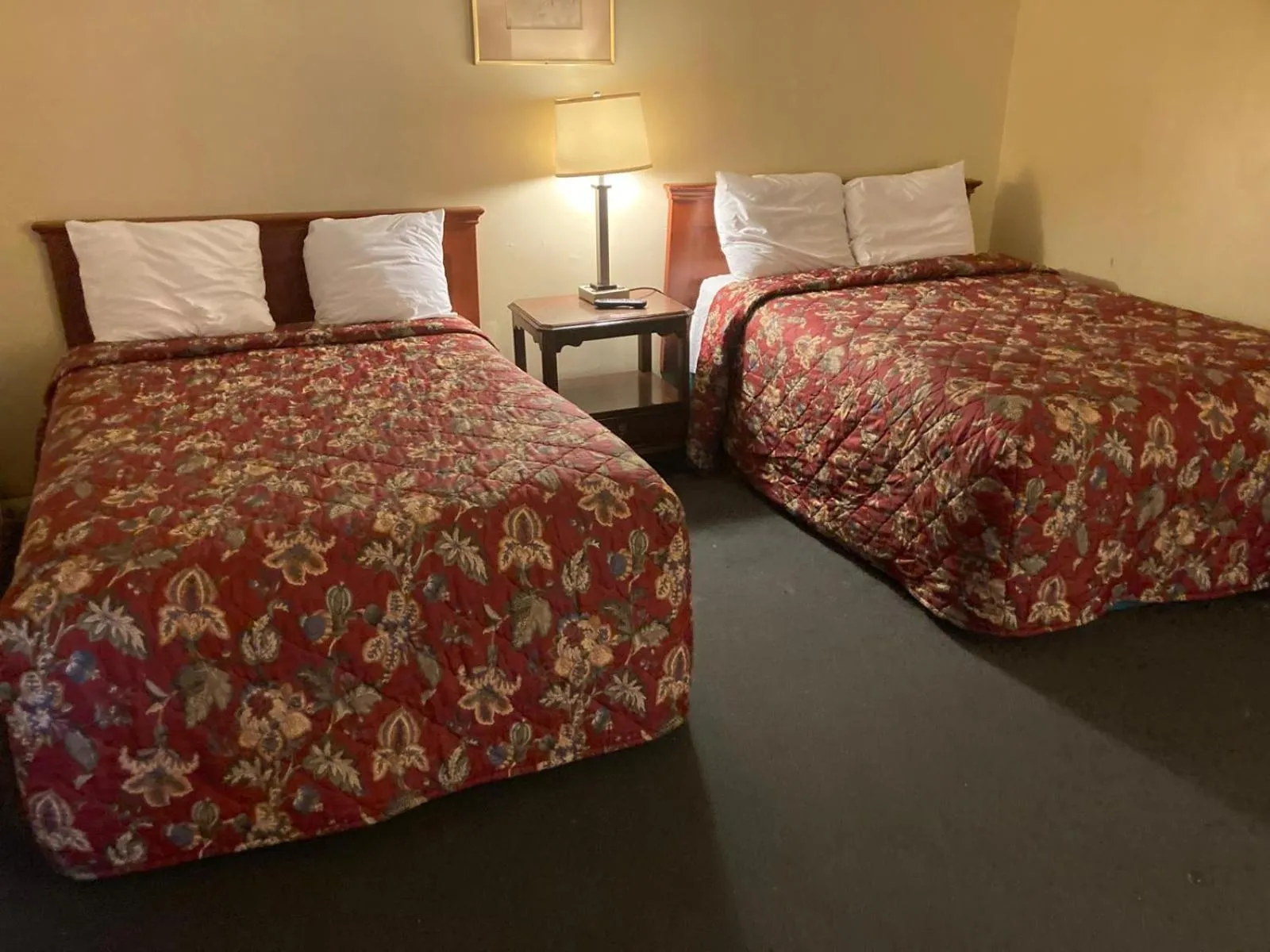 Bedroom in Skyline Motel by Belvilla Waynesboro US 250