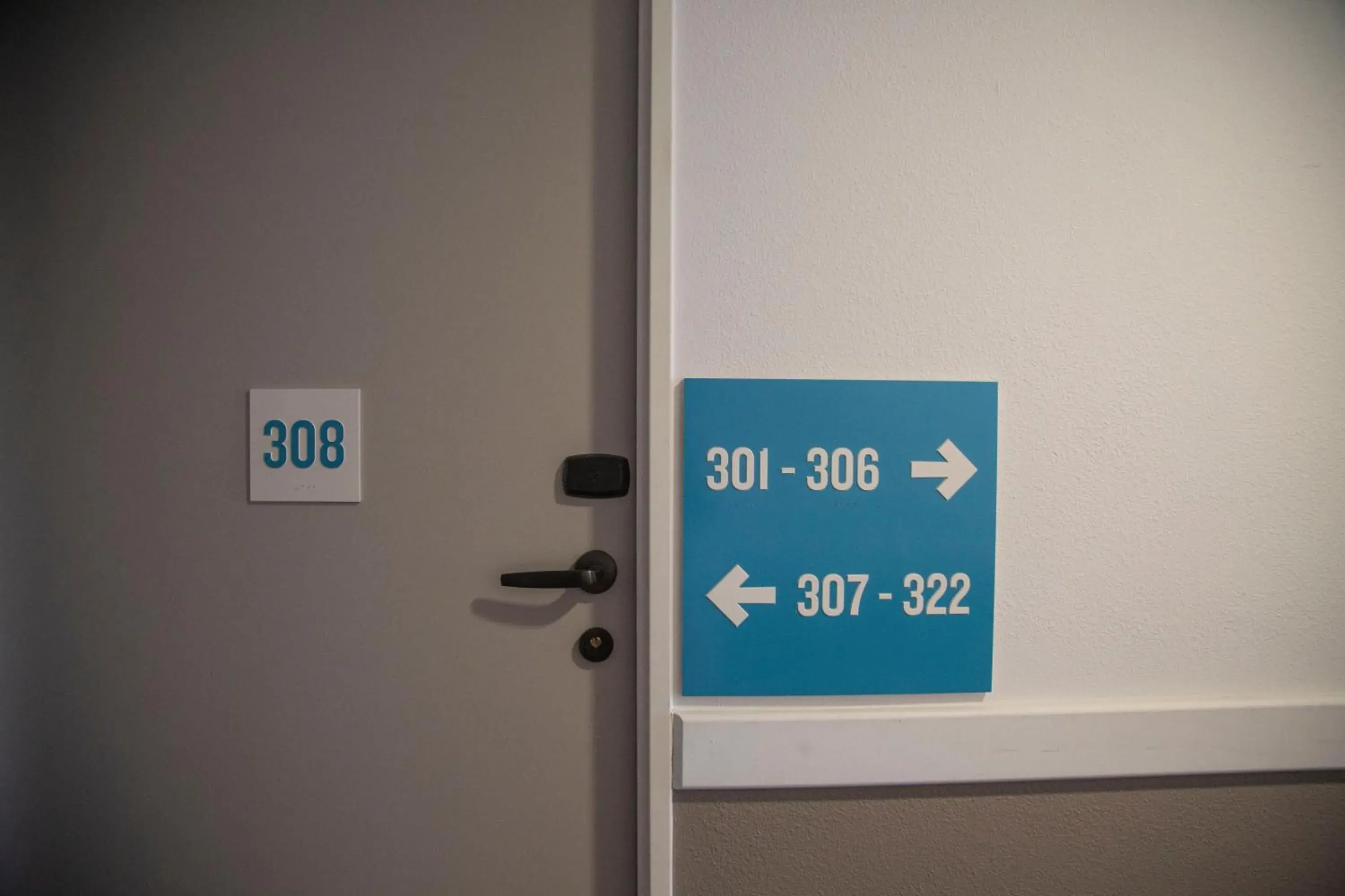 Property building in Kyriad Direct Arras - Saint-Laurent-Blangy - Parc Expo Property building in Kyriad Direct Arras - Saint-Laurent-Blangy - Parc Expo