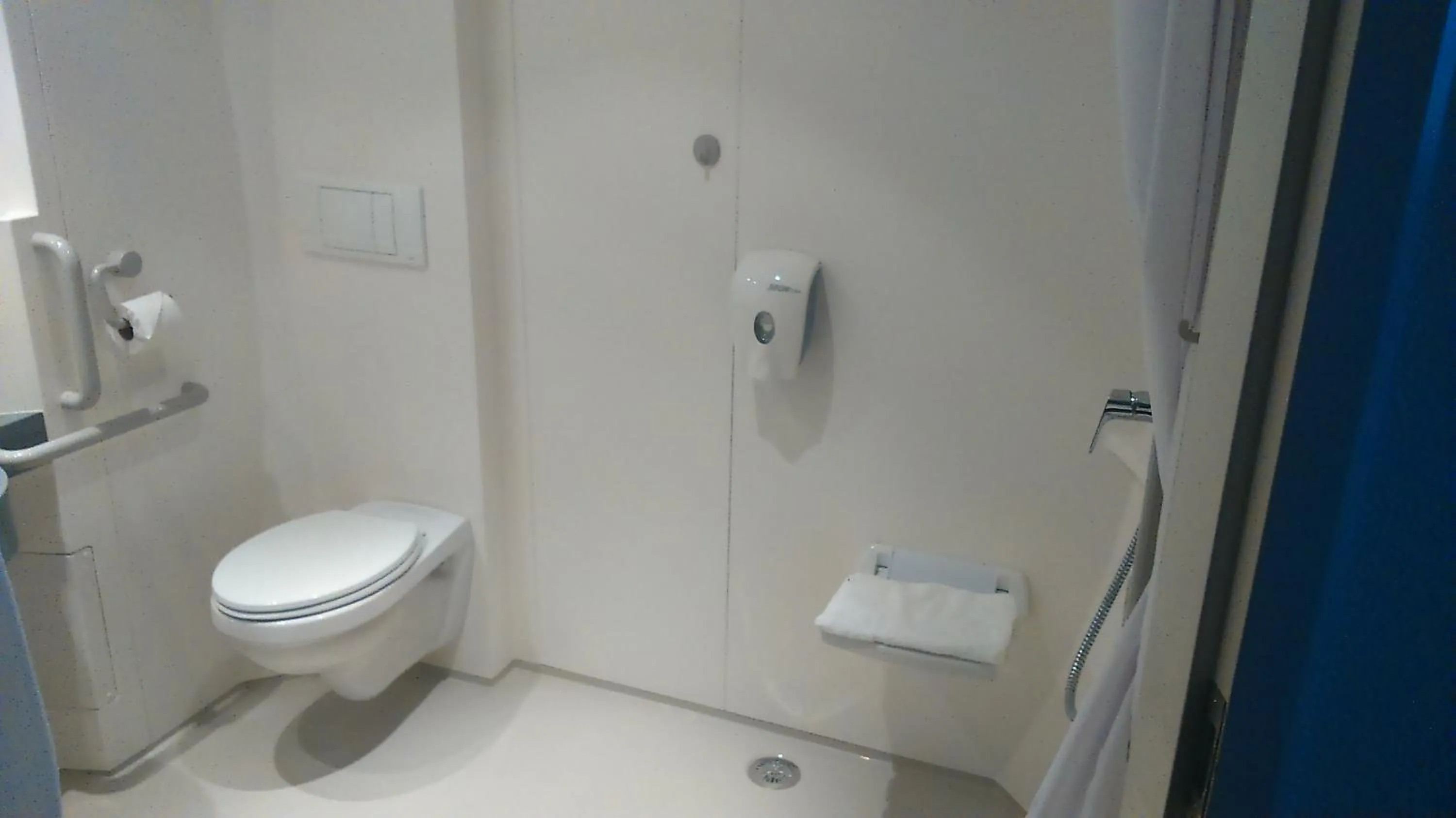 Shower in Kyriad Direct Arras - Saint-Laurent-Blangy - Parc Expo