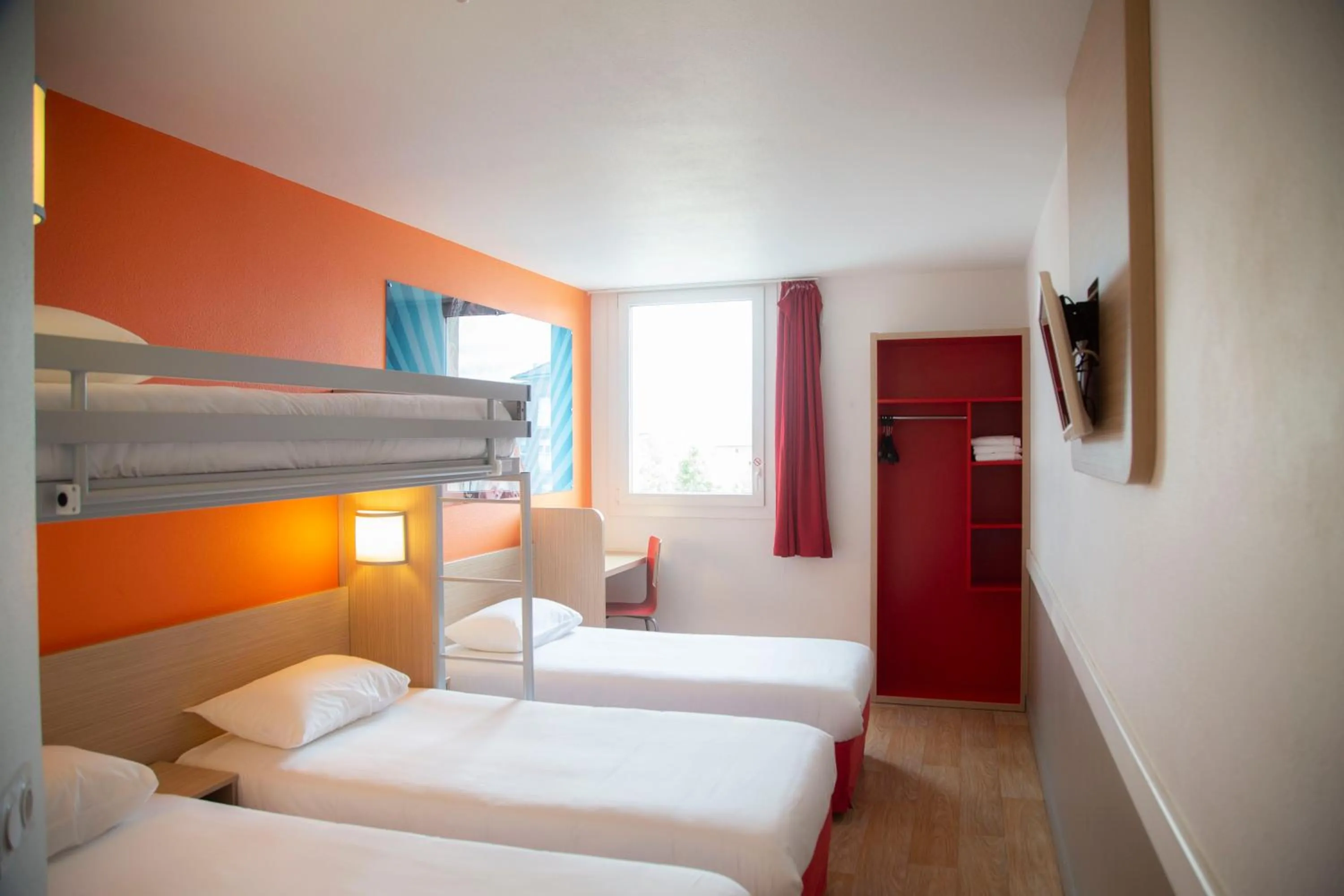 Bedroom, Bed in Kyriad Direct Arras - Saint-Laurent-Blangy - Parc Expo