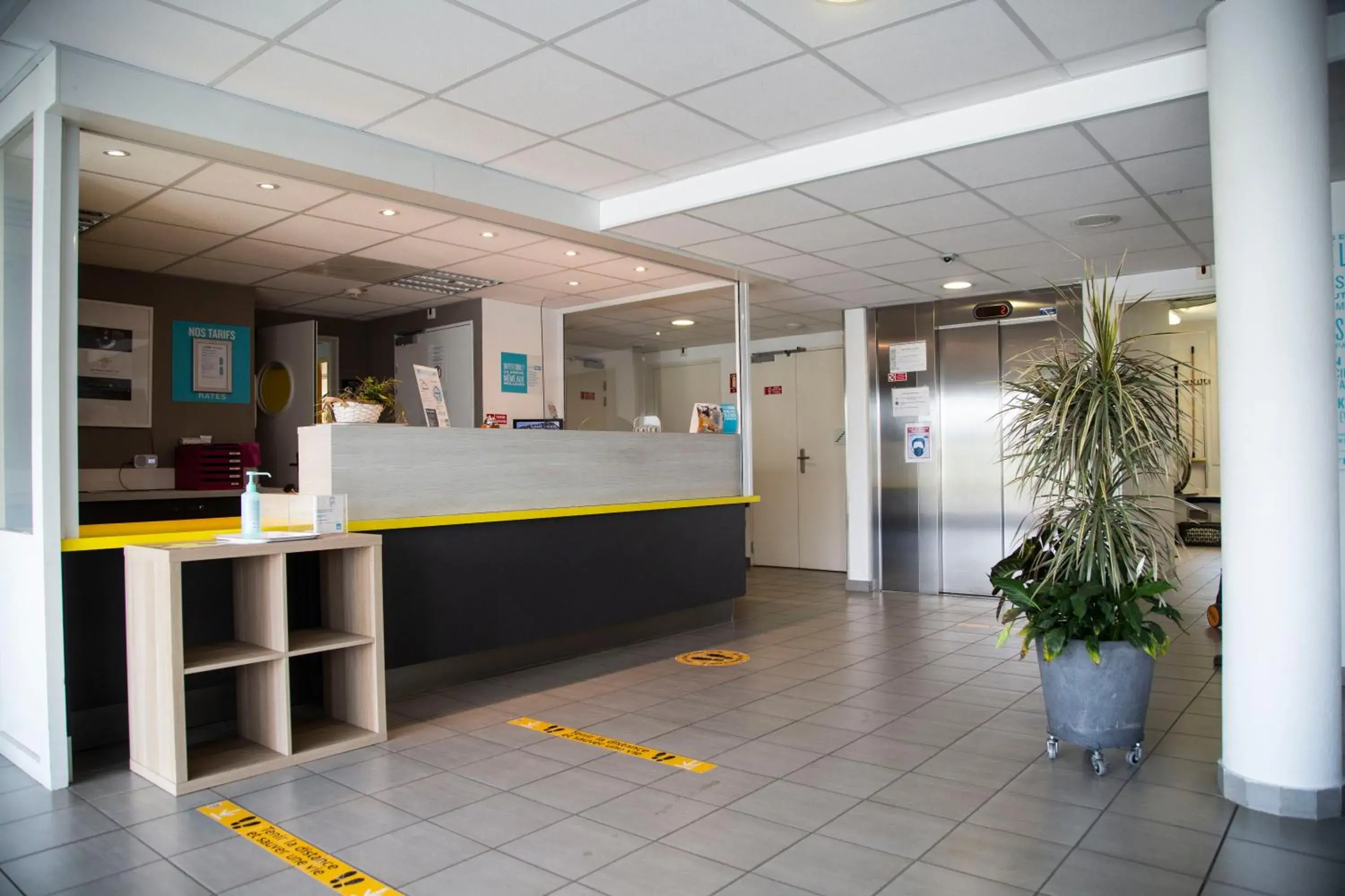 Lobby or reception in Kyriad Direct Arras - Saint-Laurent-Blangy - Parc Expo Lobby or reception in Kyriad Direct Arras - Saint-Laurent-Blangy - Parc Expo