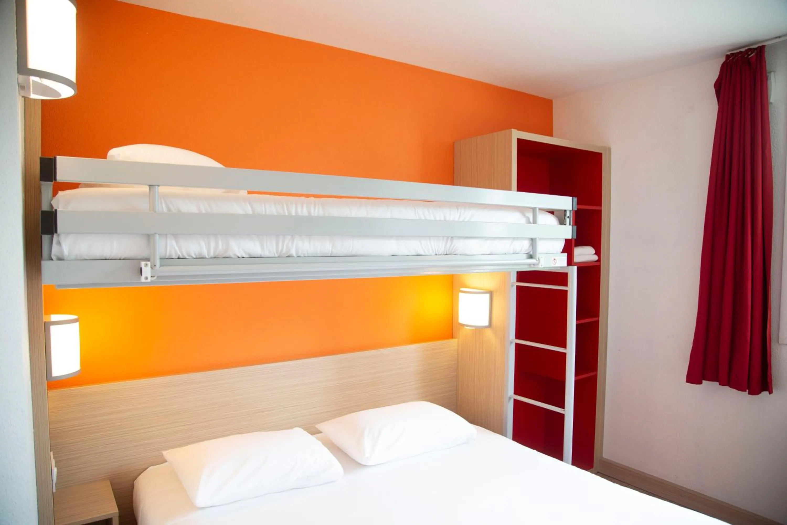 Bedroom, Bed in Kyriad Direct Arras - Saint-Laurent-Blangy - Parc Expo