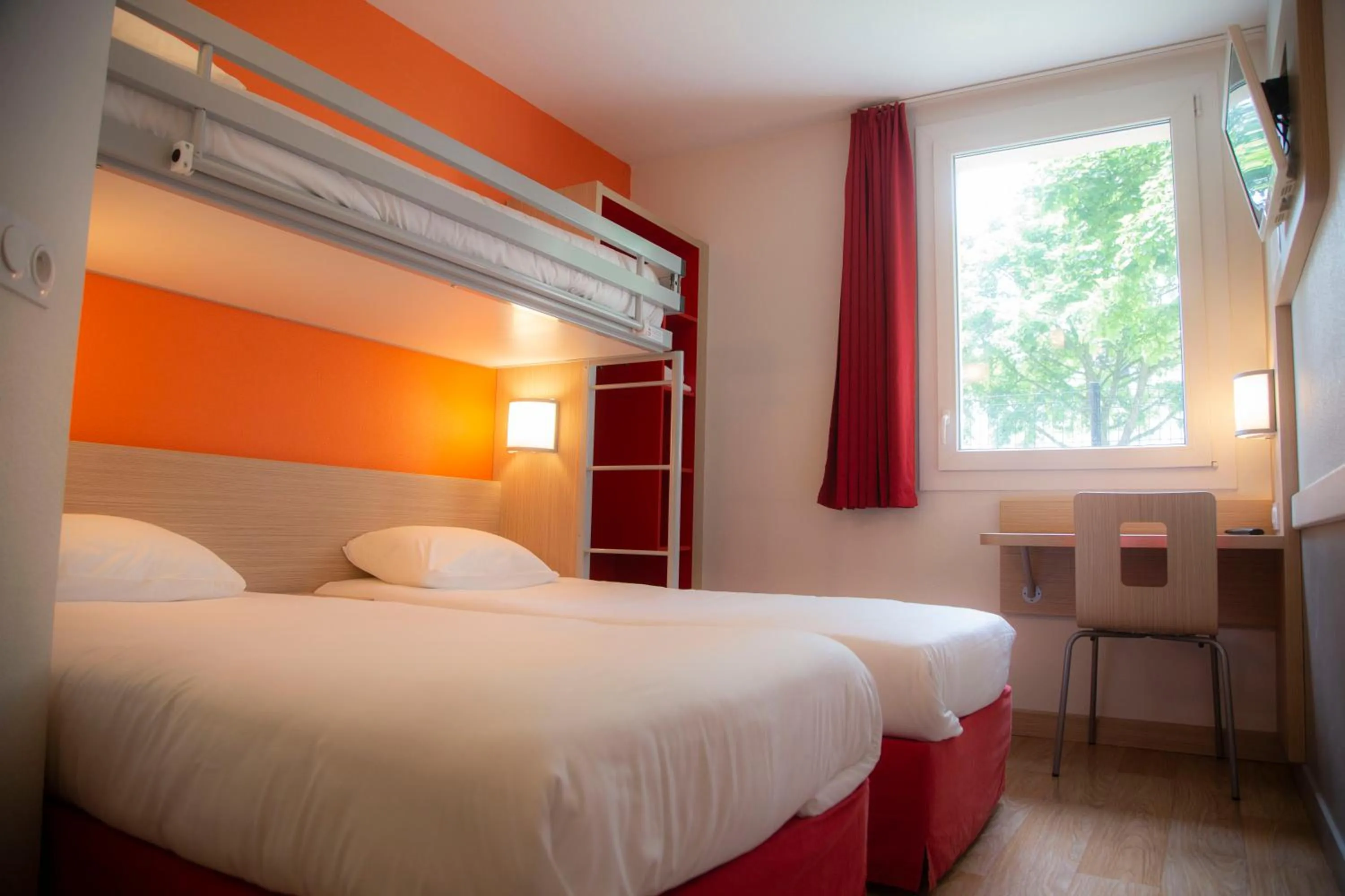 Bed in Kyriad Direct Arras - Saint-Laurent-Blangy - Parc Expo