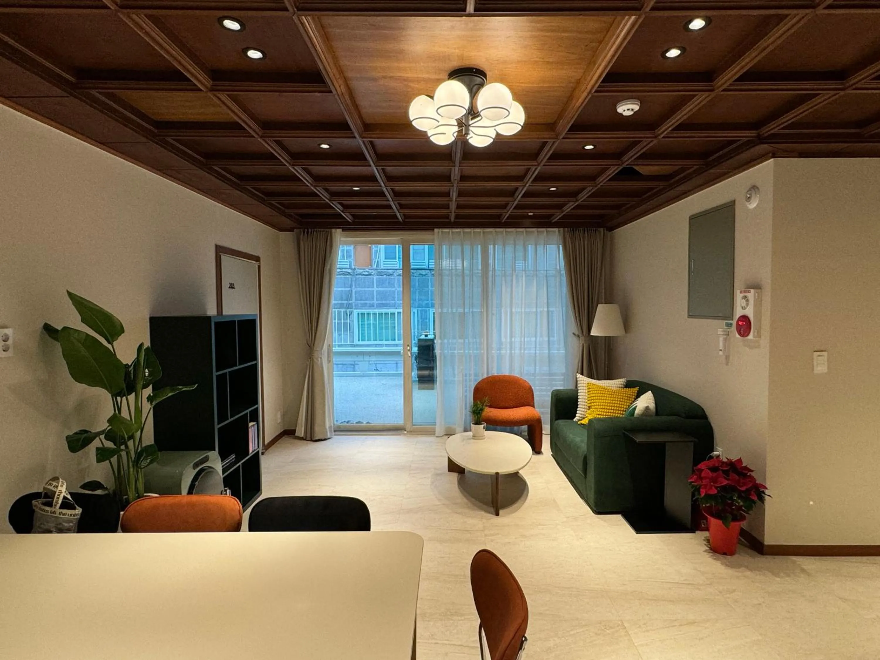 Communal lounge/ TV room in DADU House