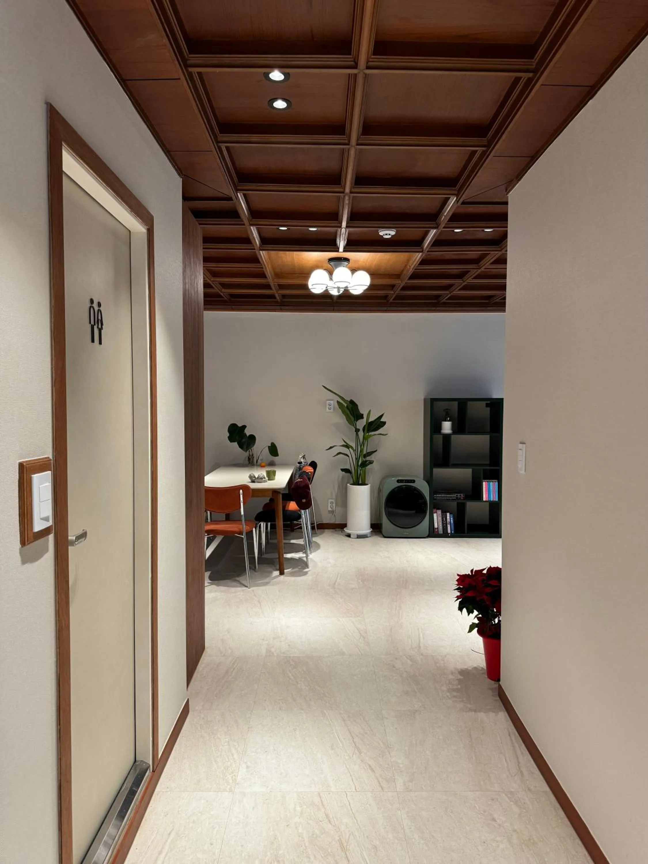 Communal lounge/ TV room in DADU House