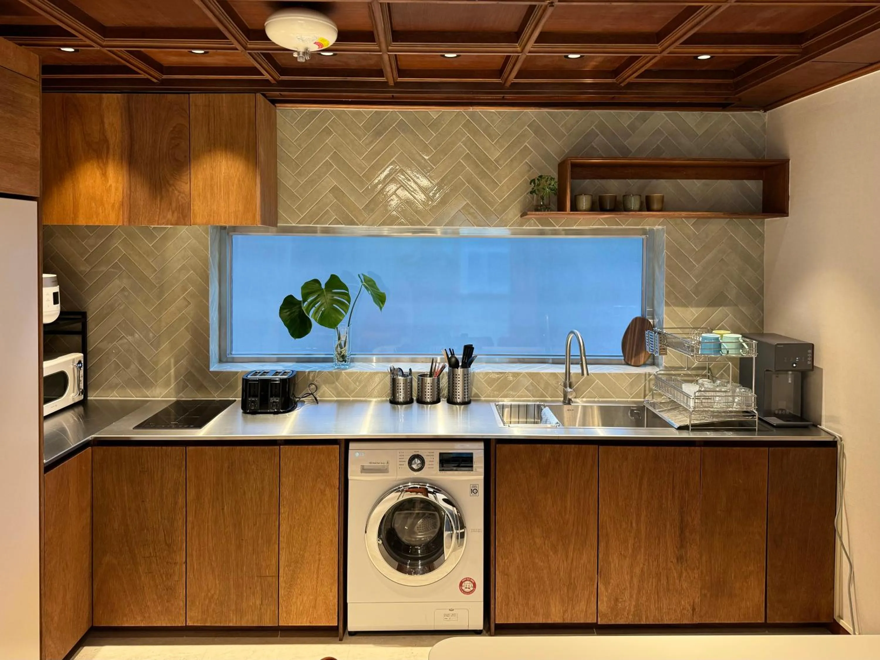 Communal kitchen in DADU House