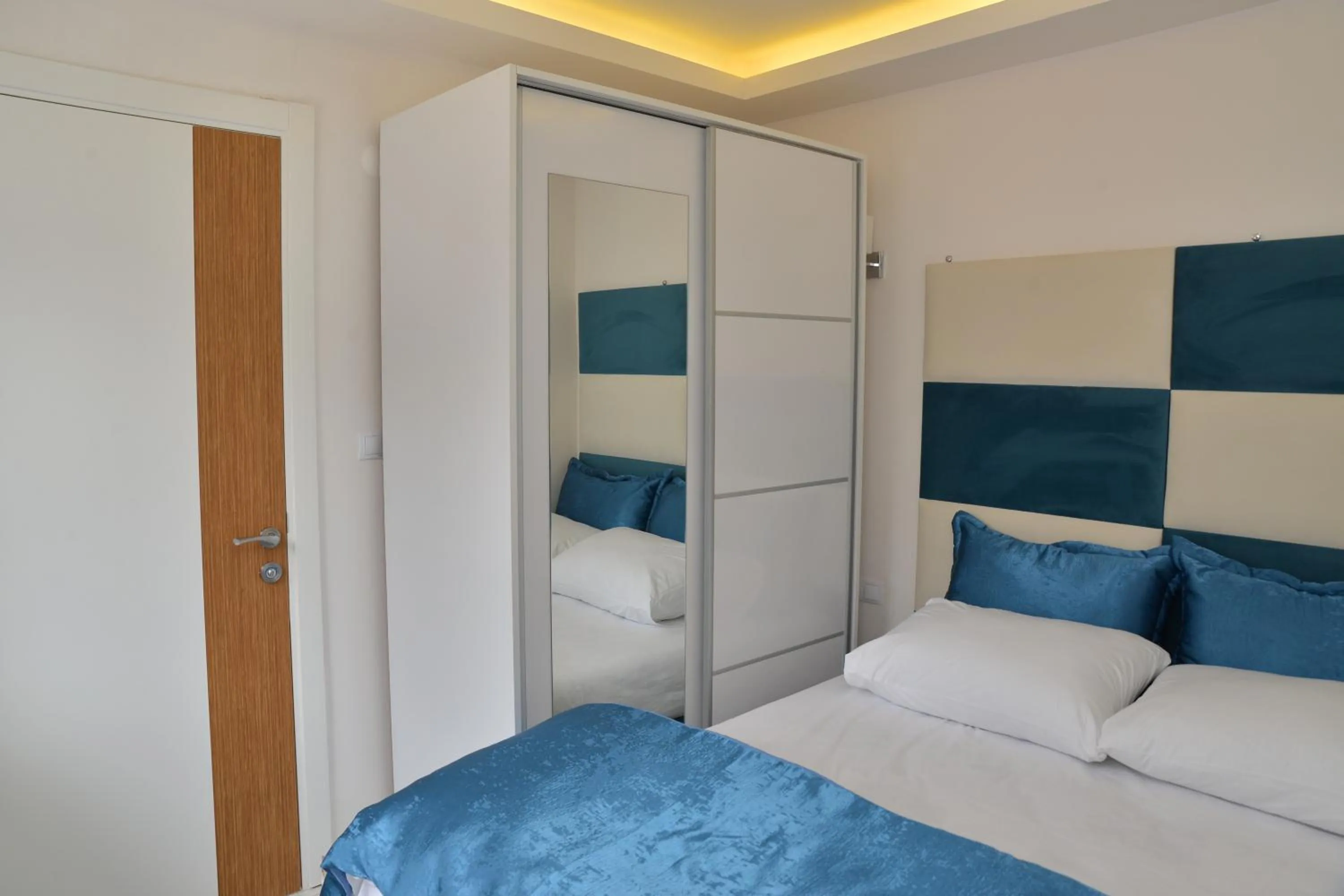 Photo of the whole room in Deep Hotel