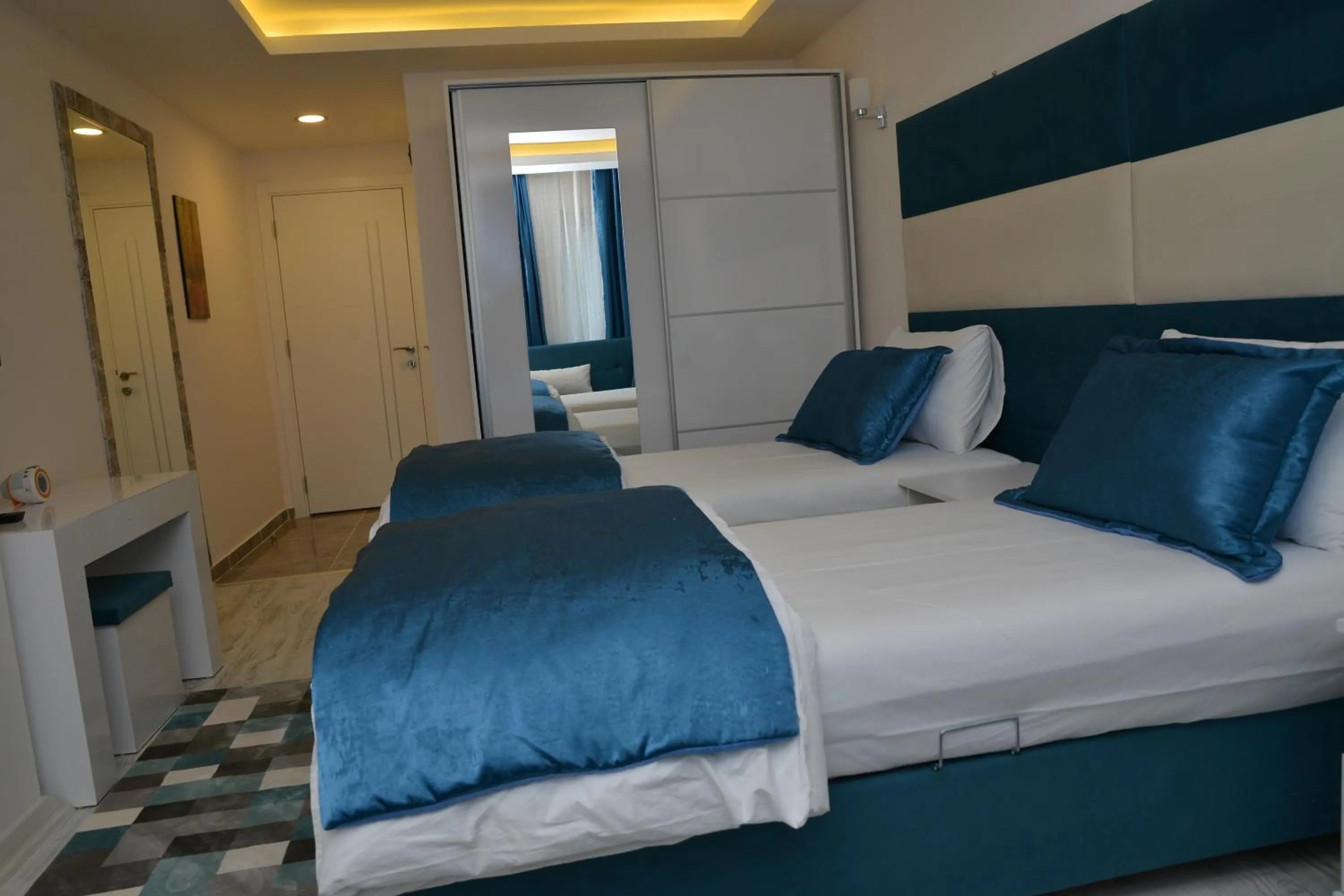 Photo of the whole room in Deep Hotel