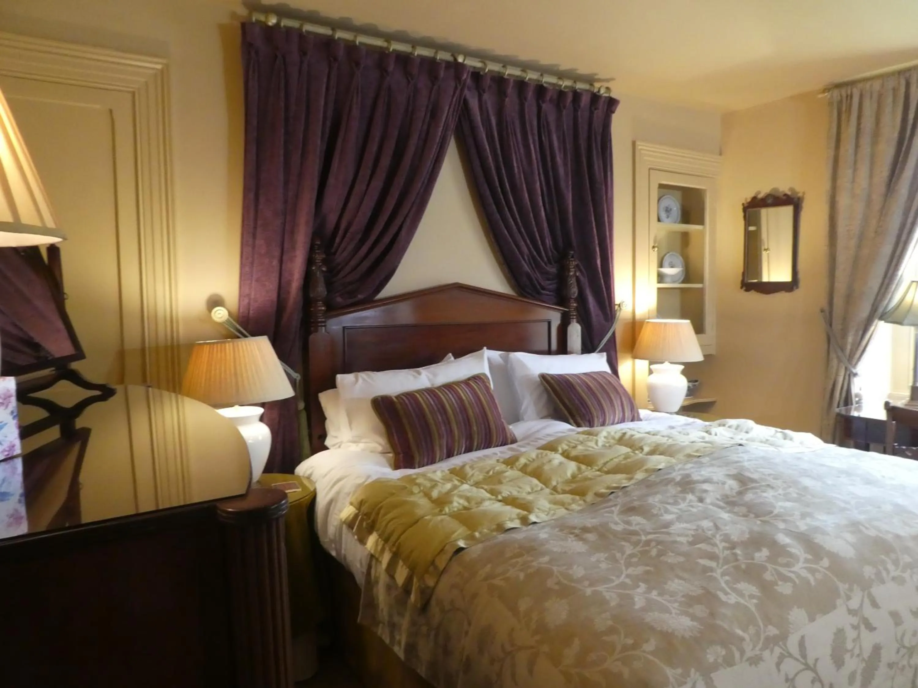 Bedroom, Bed in The Cornmill