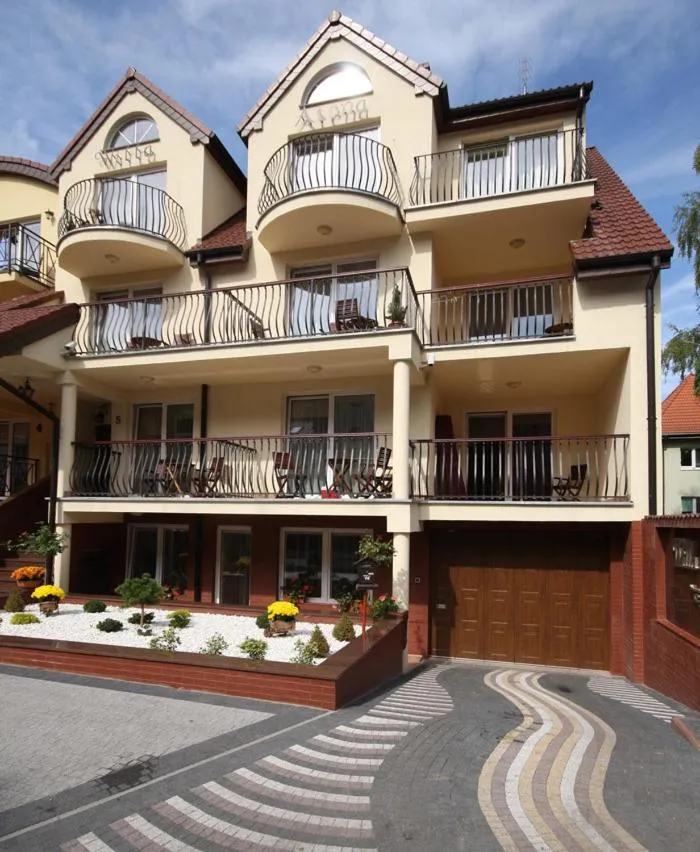 Facade/entrance in Willa Atena