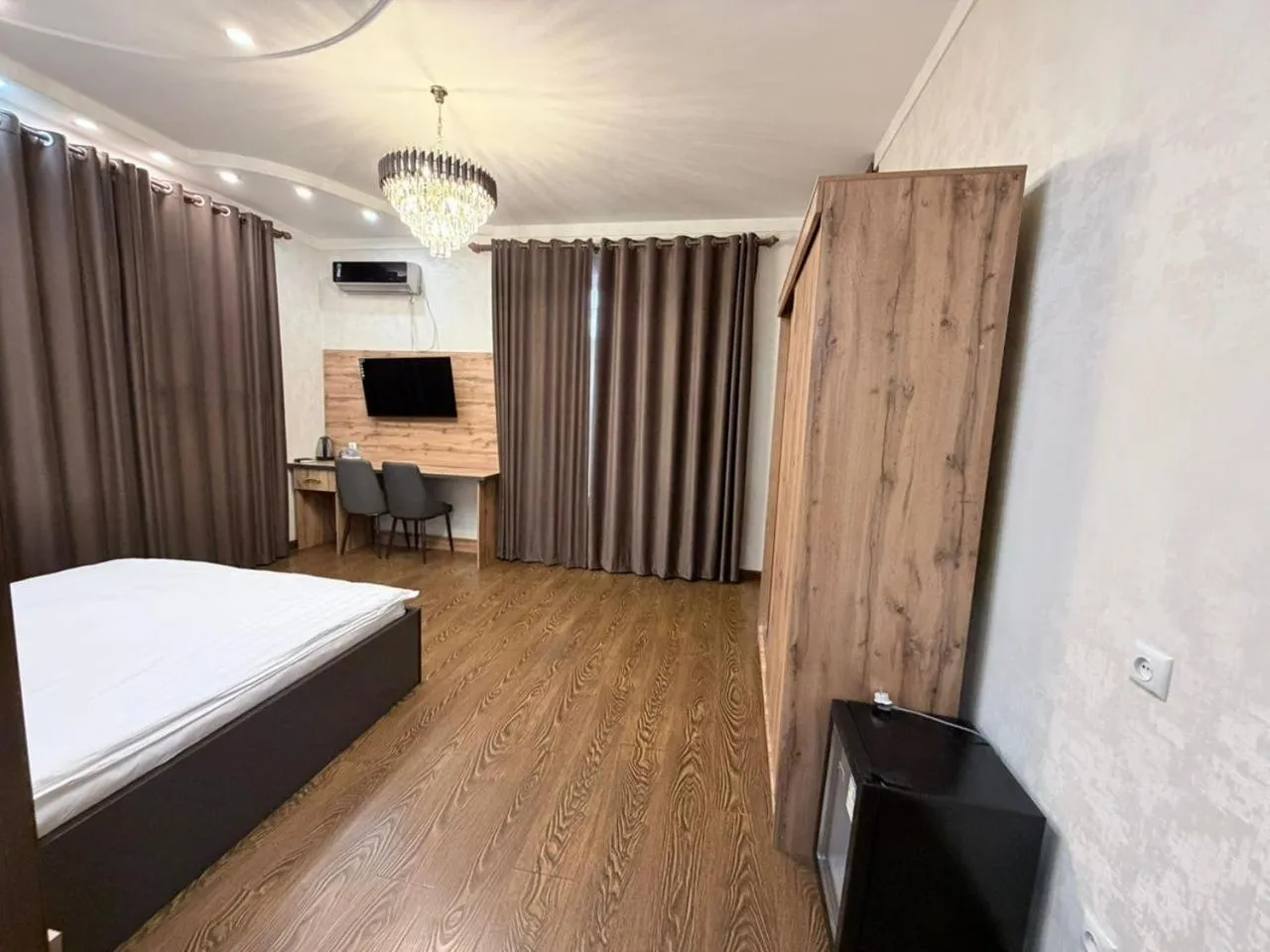 Communal lounge/ TV room in Soro Hotel