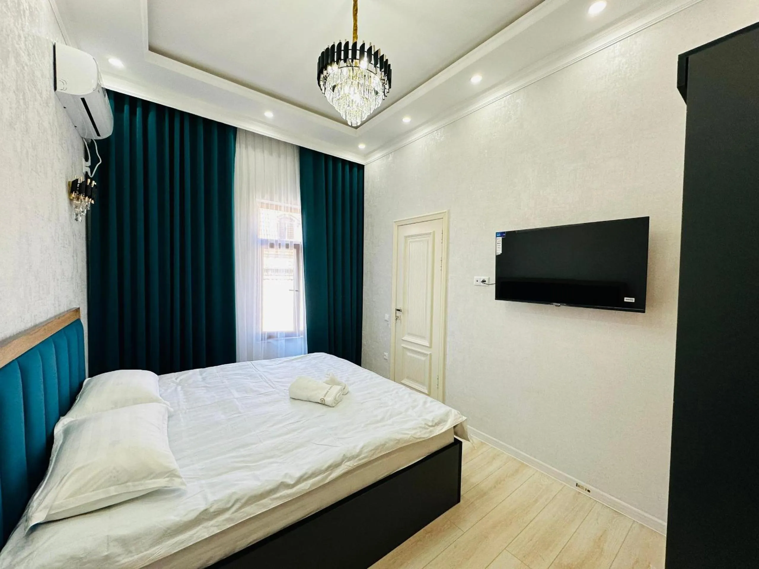 Communal lounge/ TV room in Soro Hotel