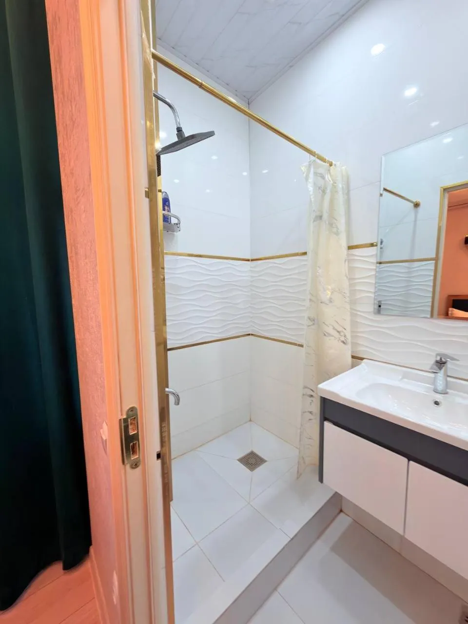 Shower in Soro Hotel