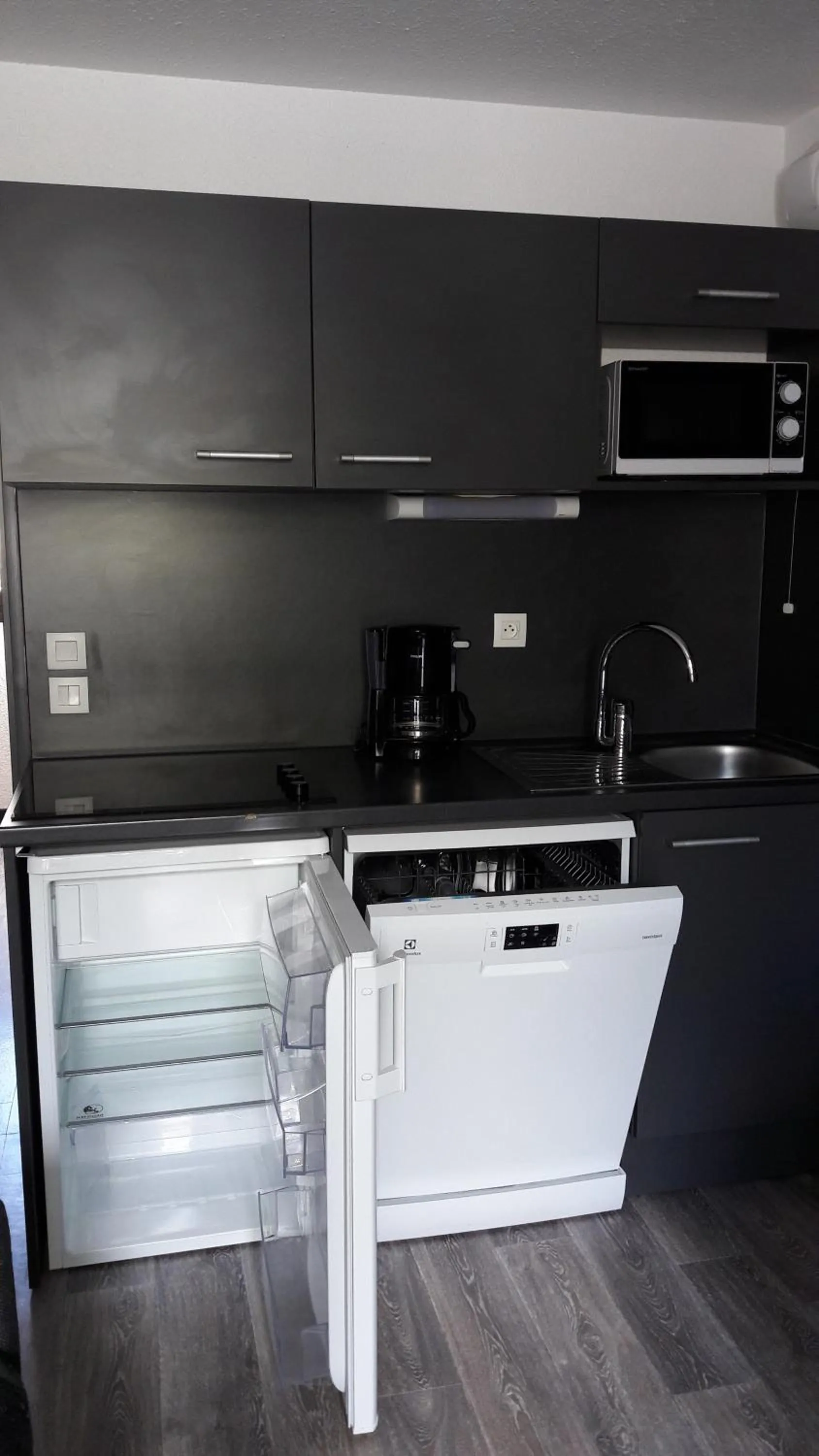 Kitchen or kitchenette in Vacanceole - Résidence Andromede