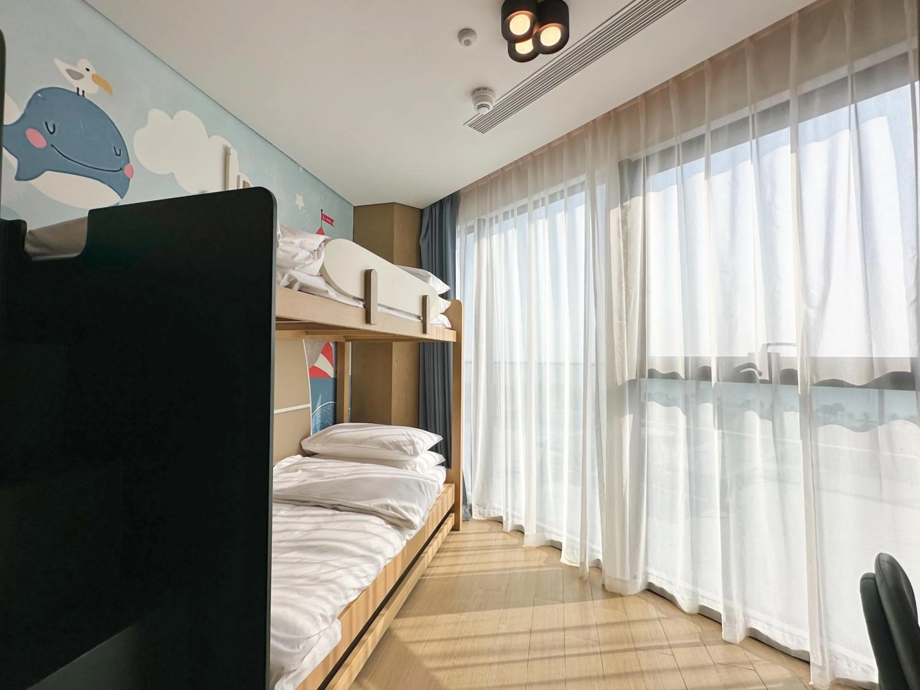 children, Bed in Beihai Marriott Resort